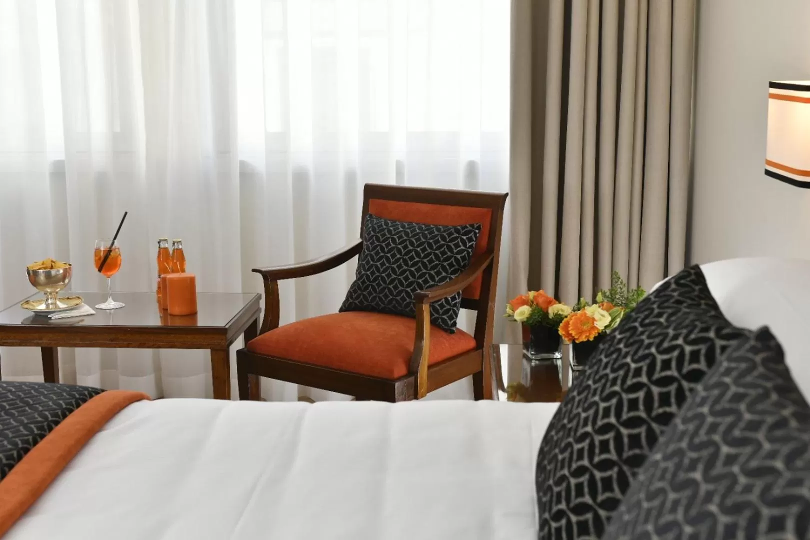 Living room, Bed in Bettoja Hotel Mediterraneo