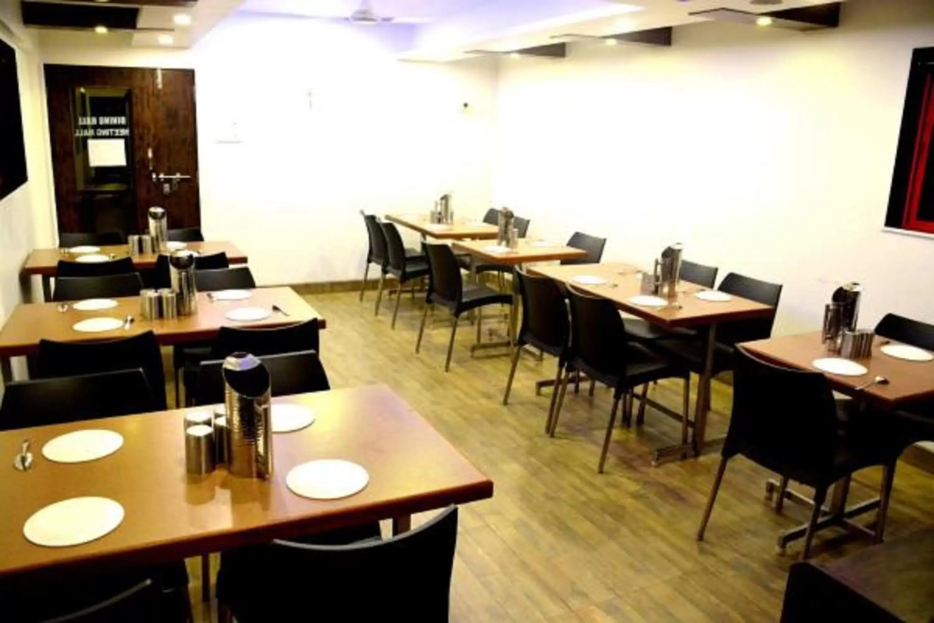 Restaurant/Places to Eat in Hotel Vyankatesh & Pure Veg Restaurant