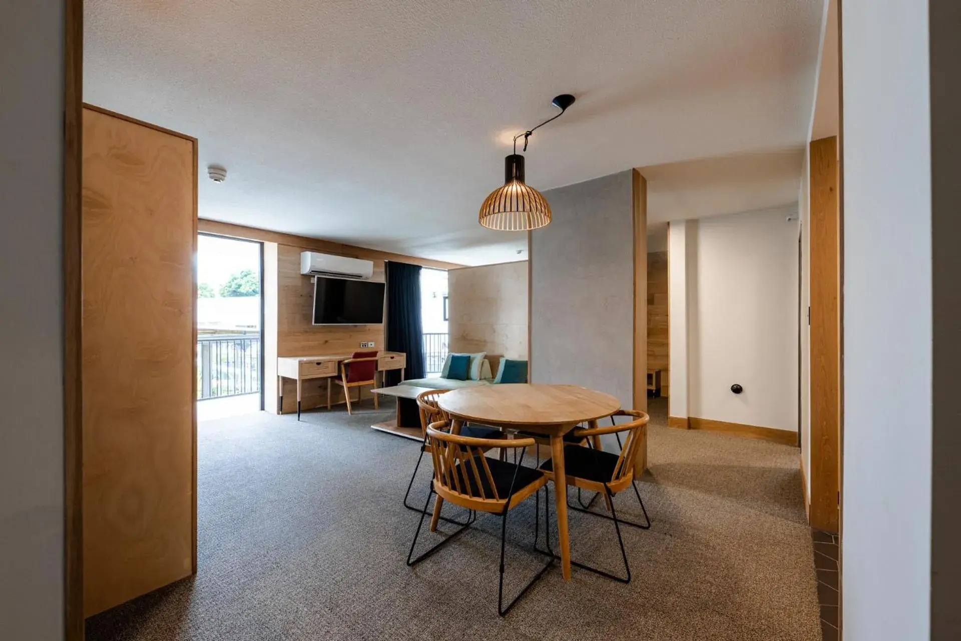 Bed, Dining Area in Bunk Surfers Paradise