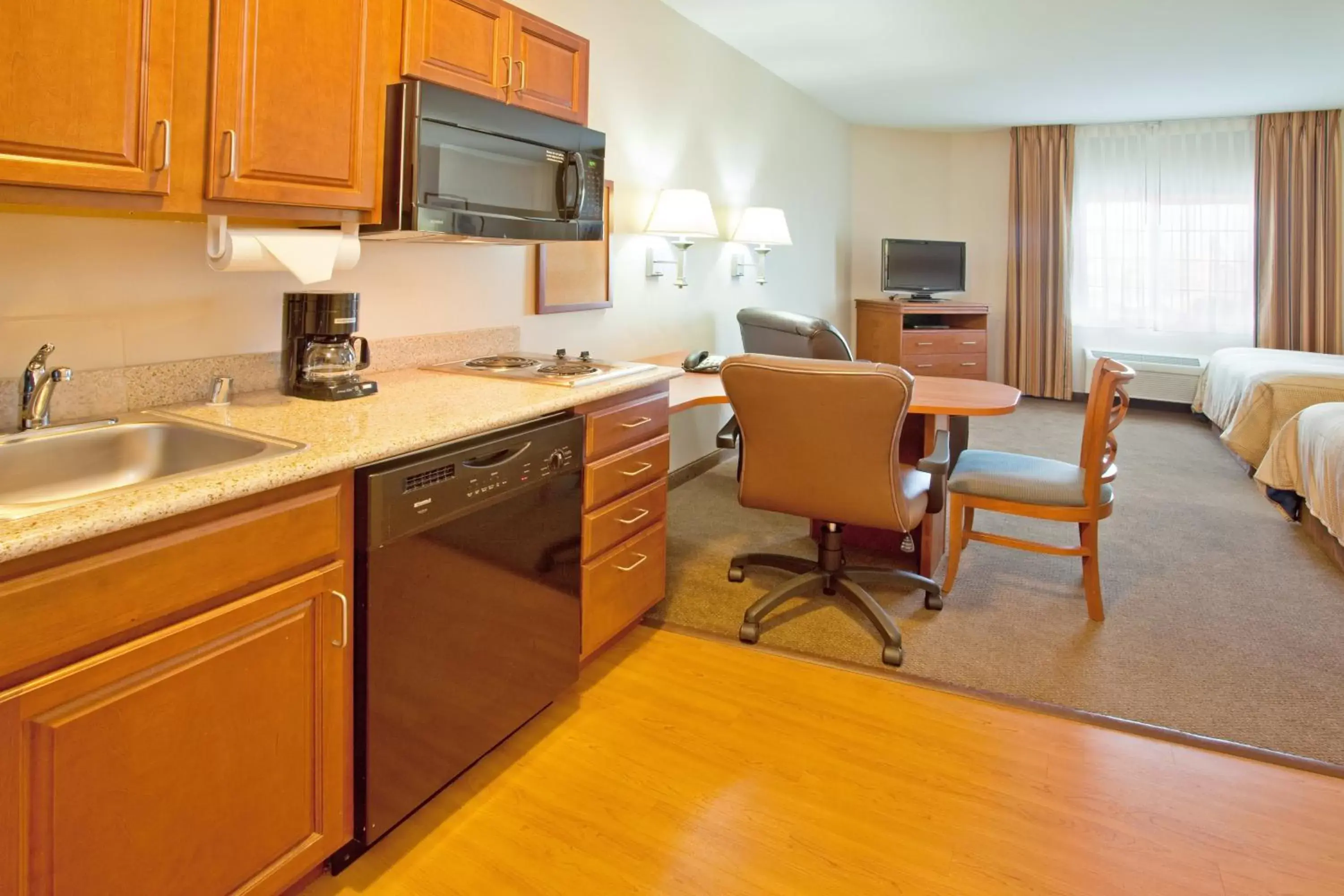 Bedroom, Kitchen/Kitchenette in Candlewood Suites Roswell, an IHG Hotel