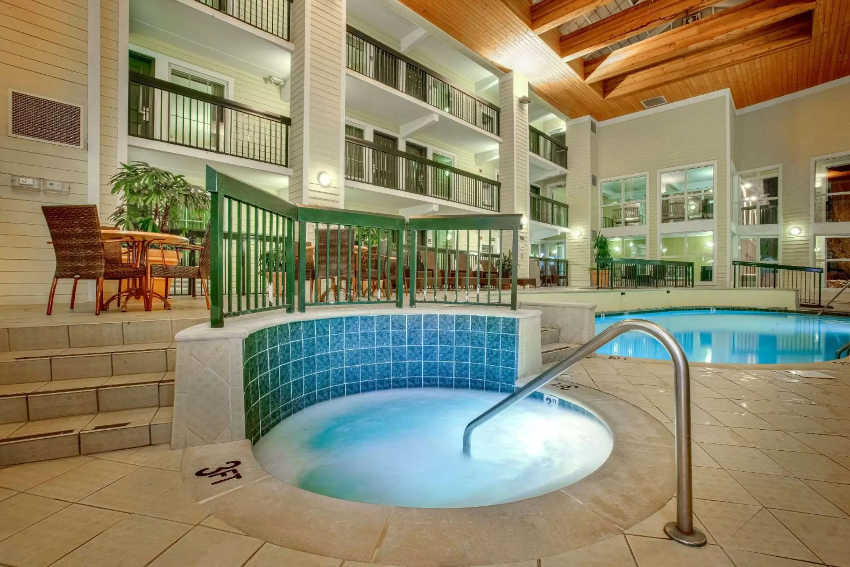 Activities, Swimming Pool in Econo Lodge Pigeon Forge Riverside