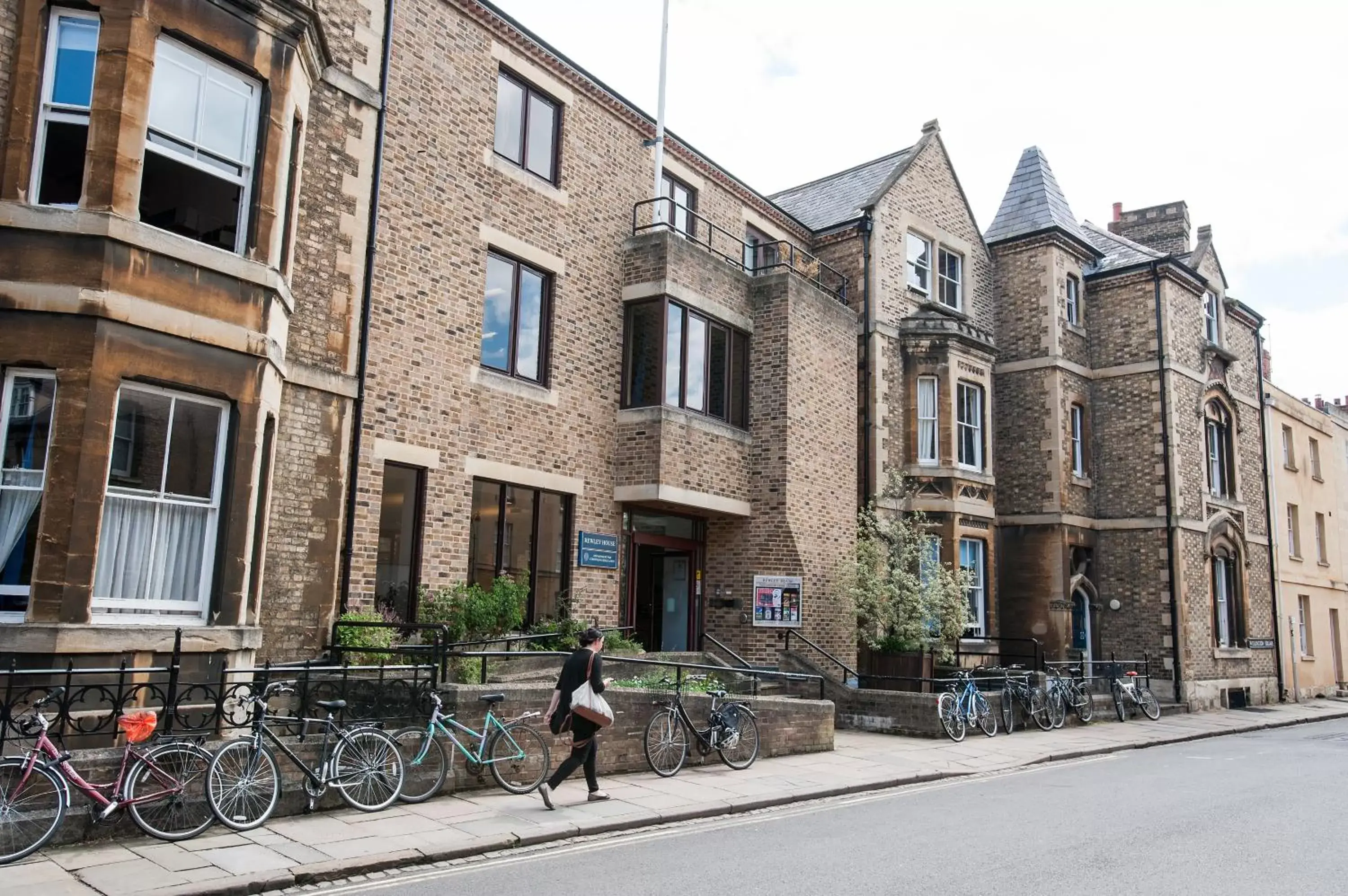 Facade/entrance, Property Building in Rewley House University of Oxford