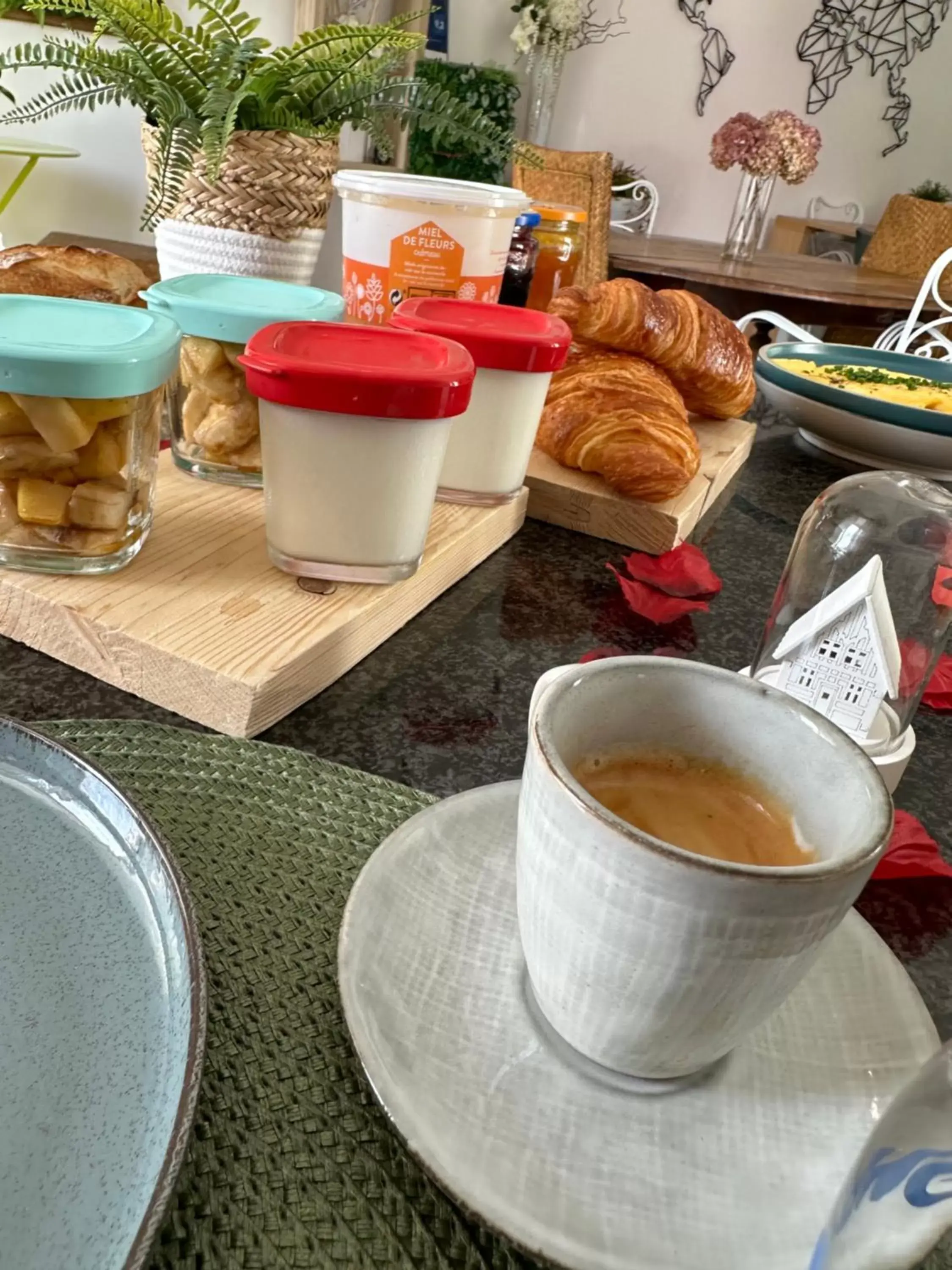 Breakfast in La Villa d'Hélène 2 - Chambres d'hôtes BnB et Appartements - Cluses