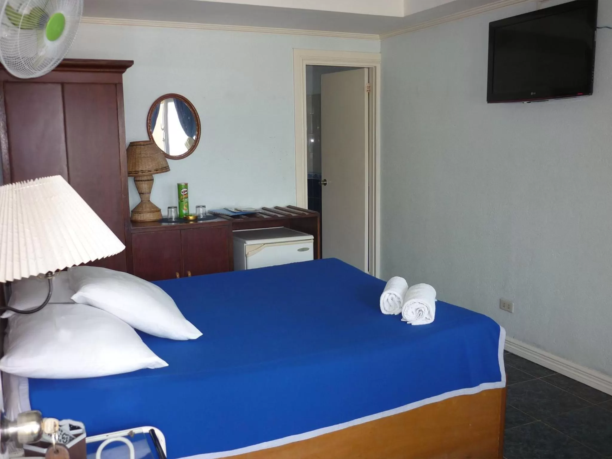 Photo of the whole room, Bed in Blue Rock Resort