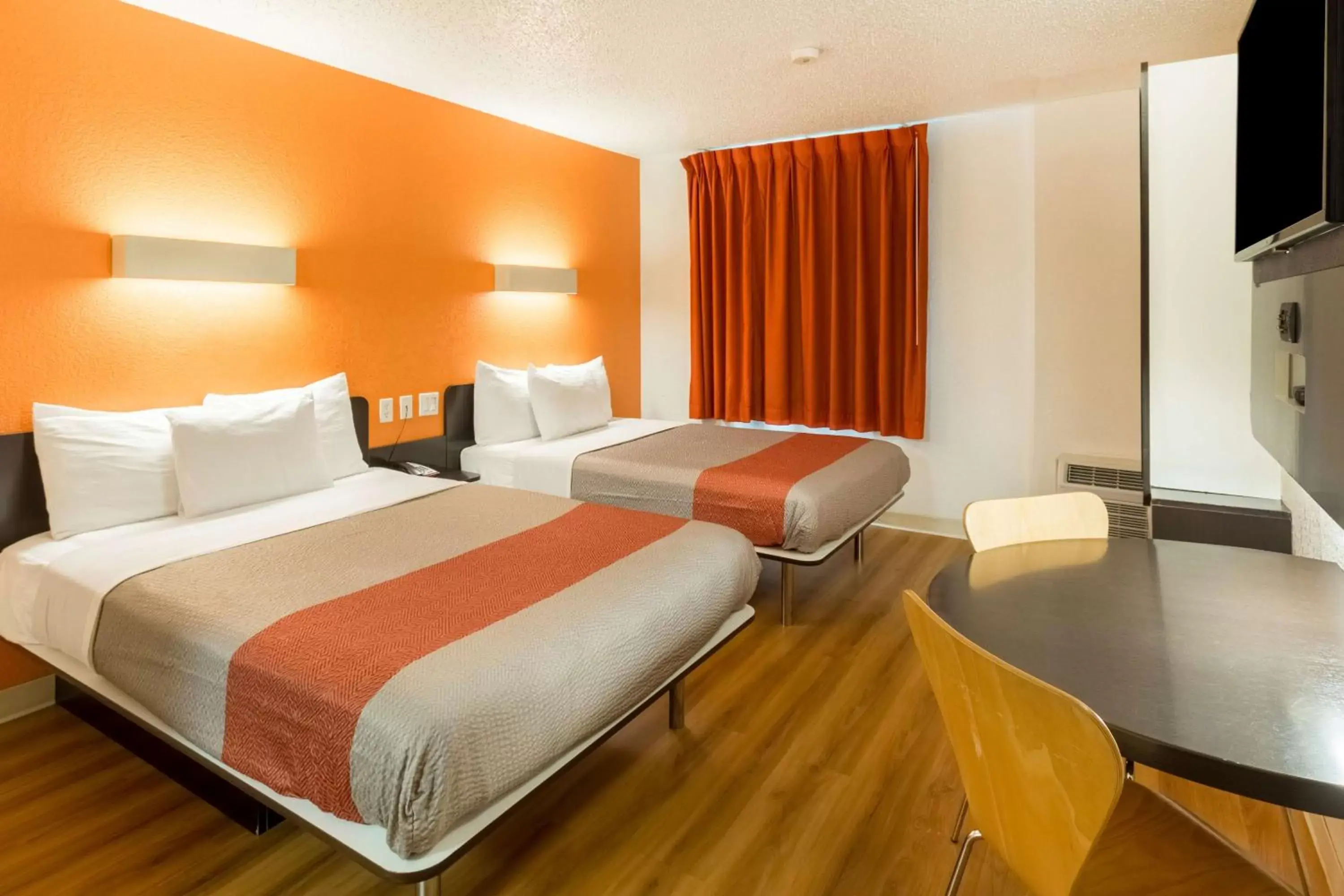 Quadruple Room - Non-Smoking in Motel 6-Irving, TX - DFW Airport North Quadruple Room - Non-Smoking in Motel 6-Irving, TX - DFW Airport North