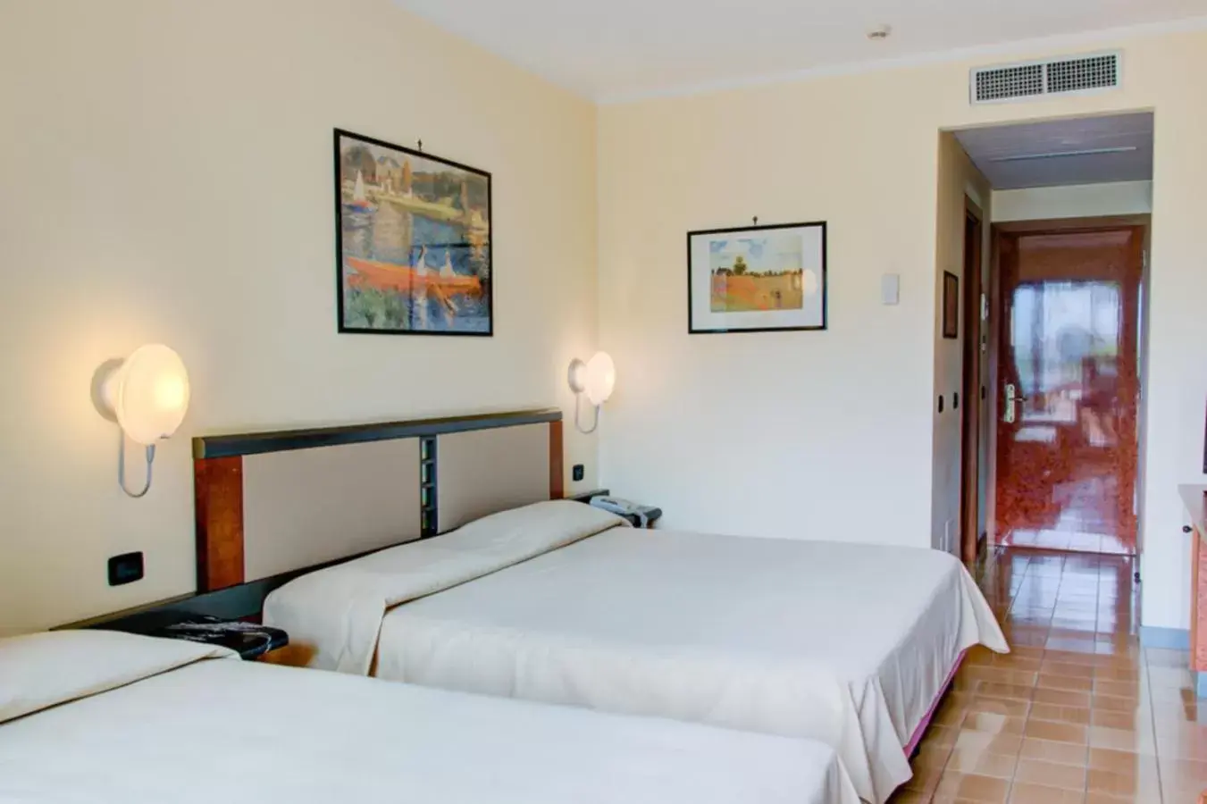 Standard Triple Room in Hotel Caesar Palace