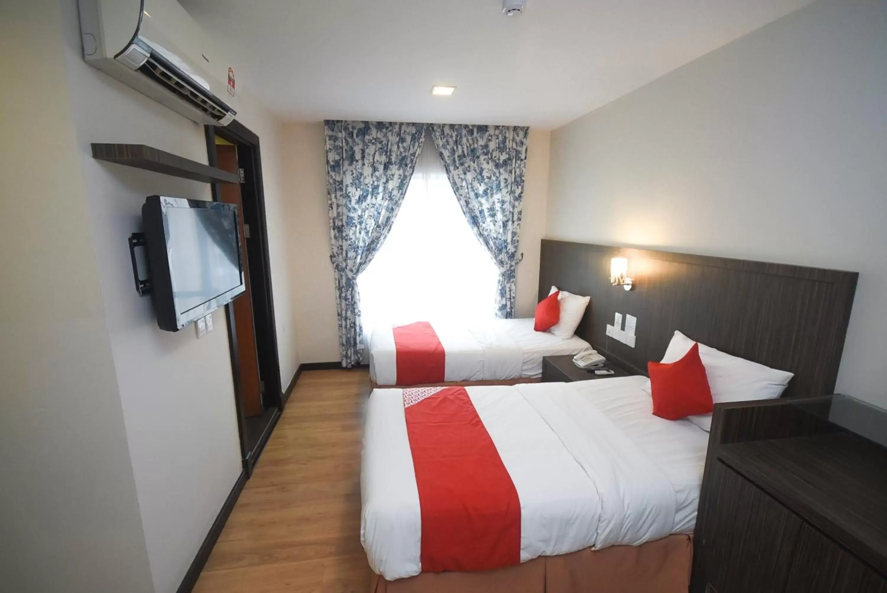 Bedroom, Bed in Super OYO 985 Hotel Nur