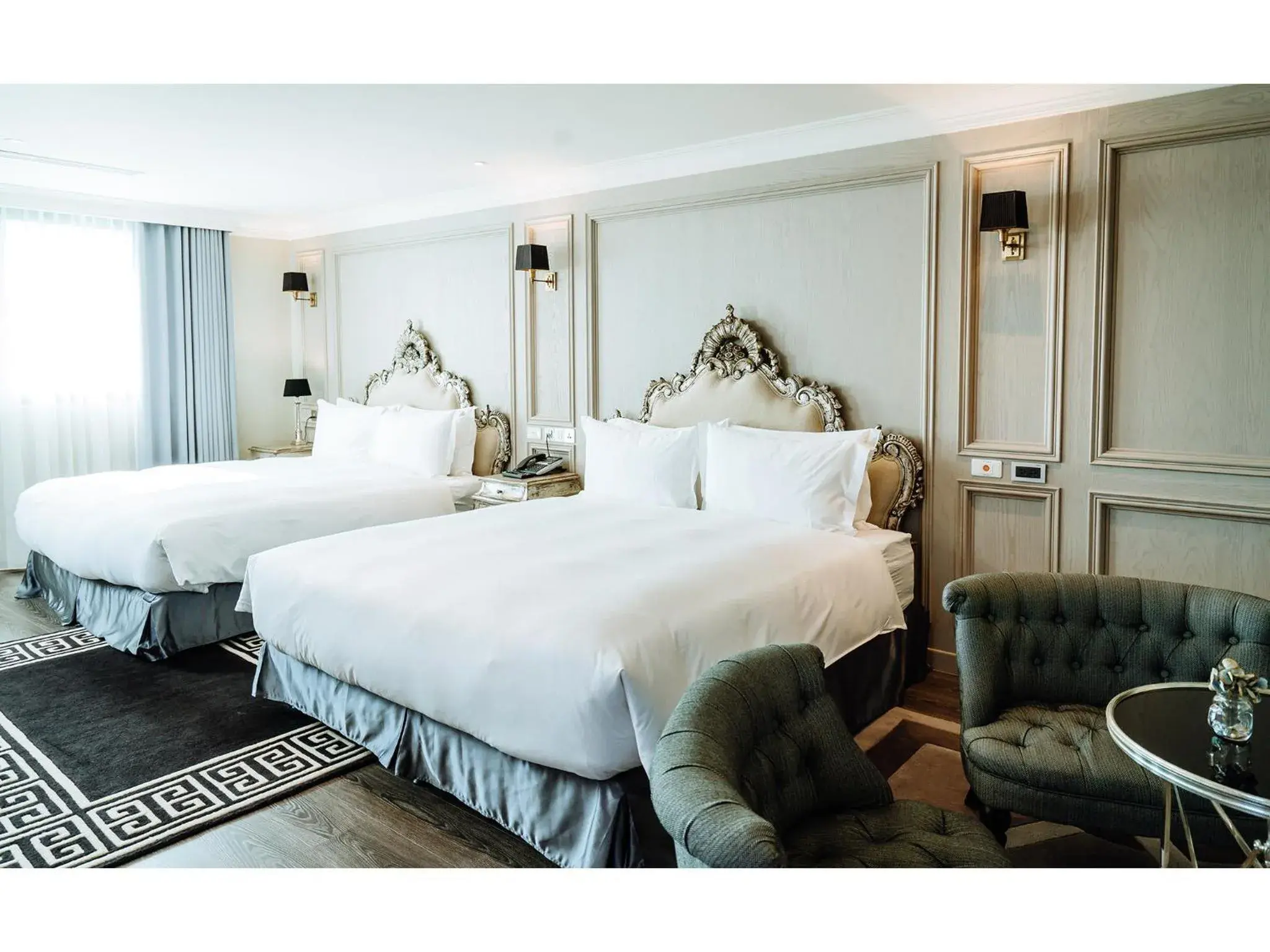 Photo of the whole room, Bed in Hôtel de Ľeau