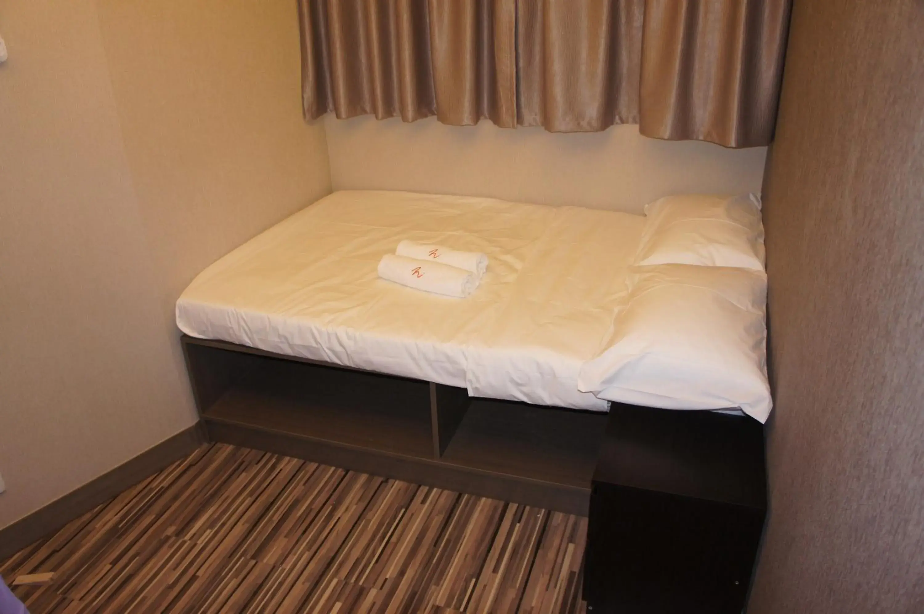 Bed in Homy Inn North Point