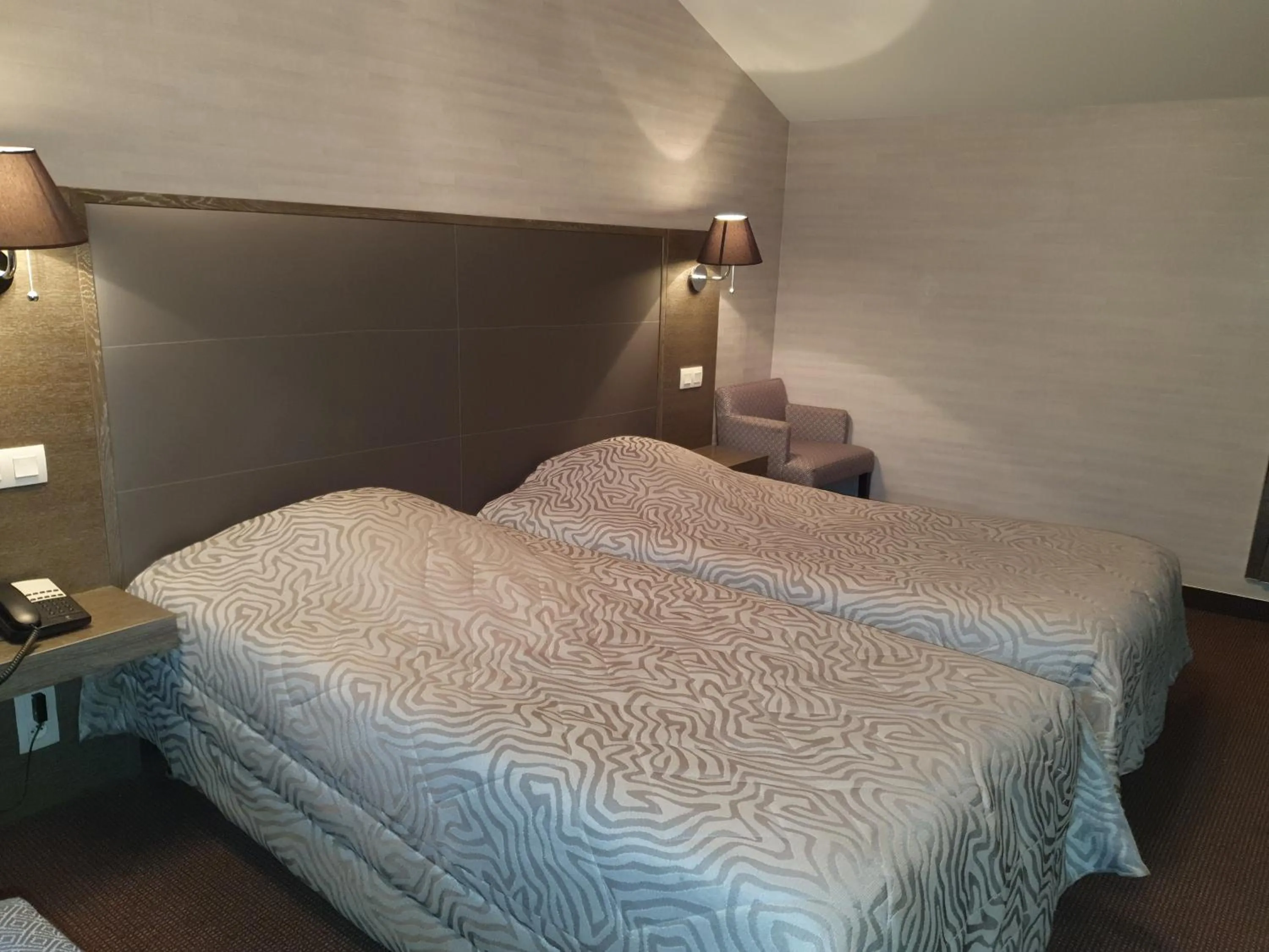 Bed in Hôtel de La Croix d'Or