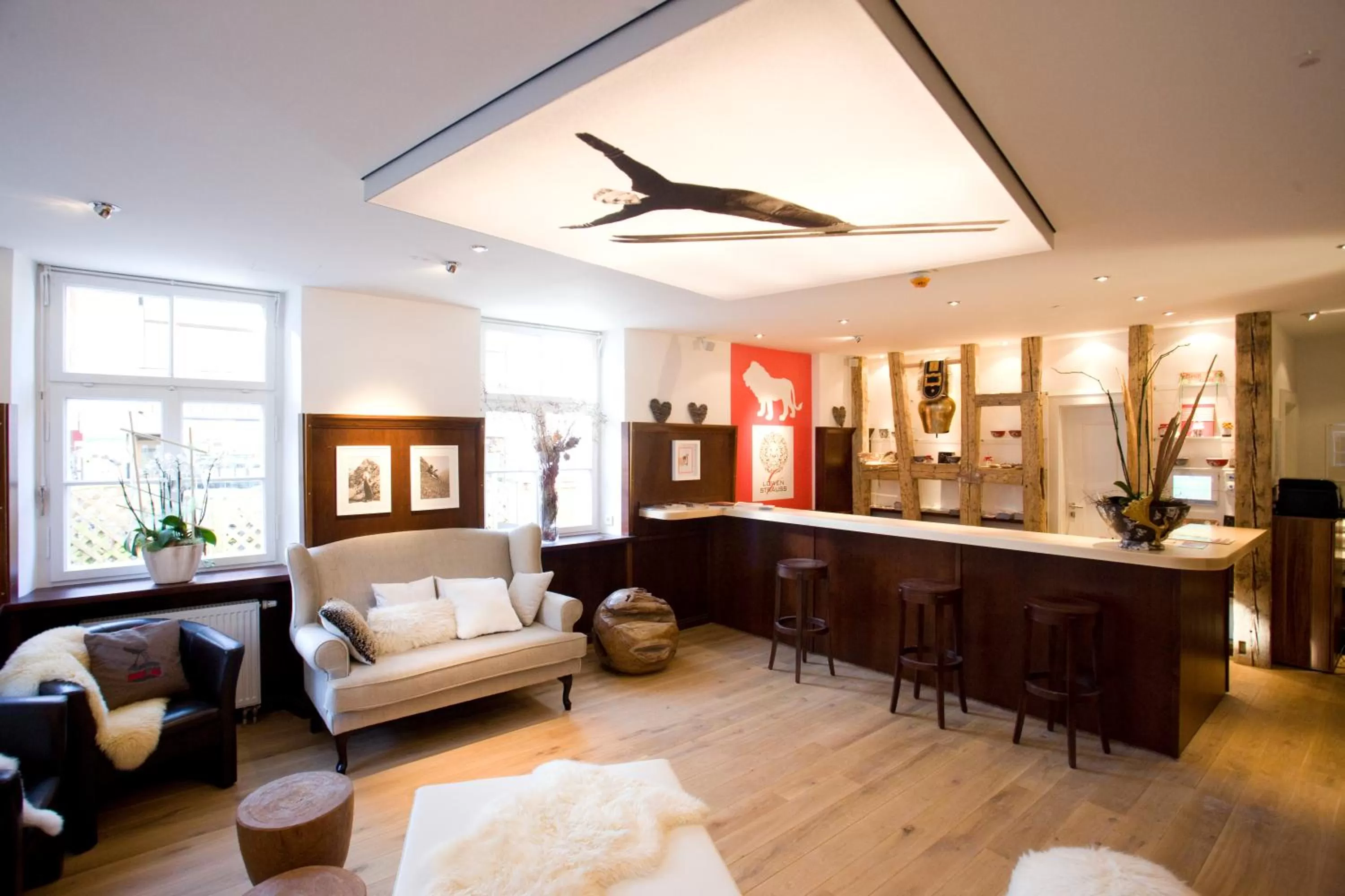 Lobby or reception in Alpin Lifestyle Hotel Löwen & Strauss