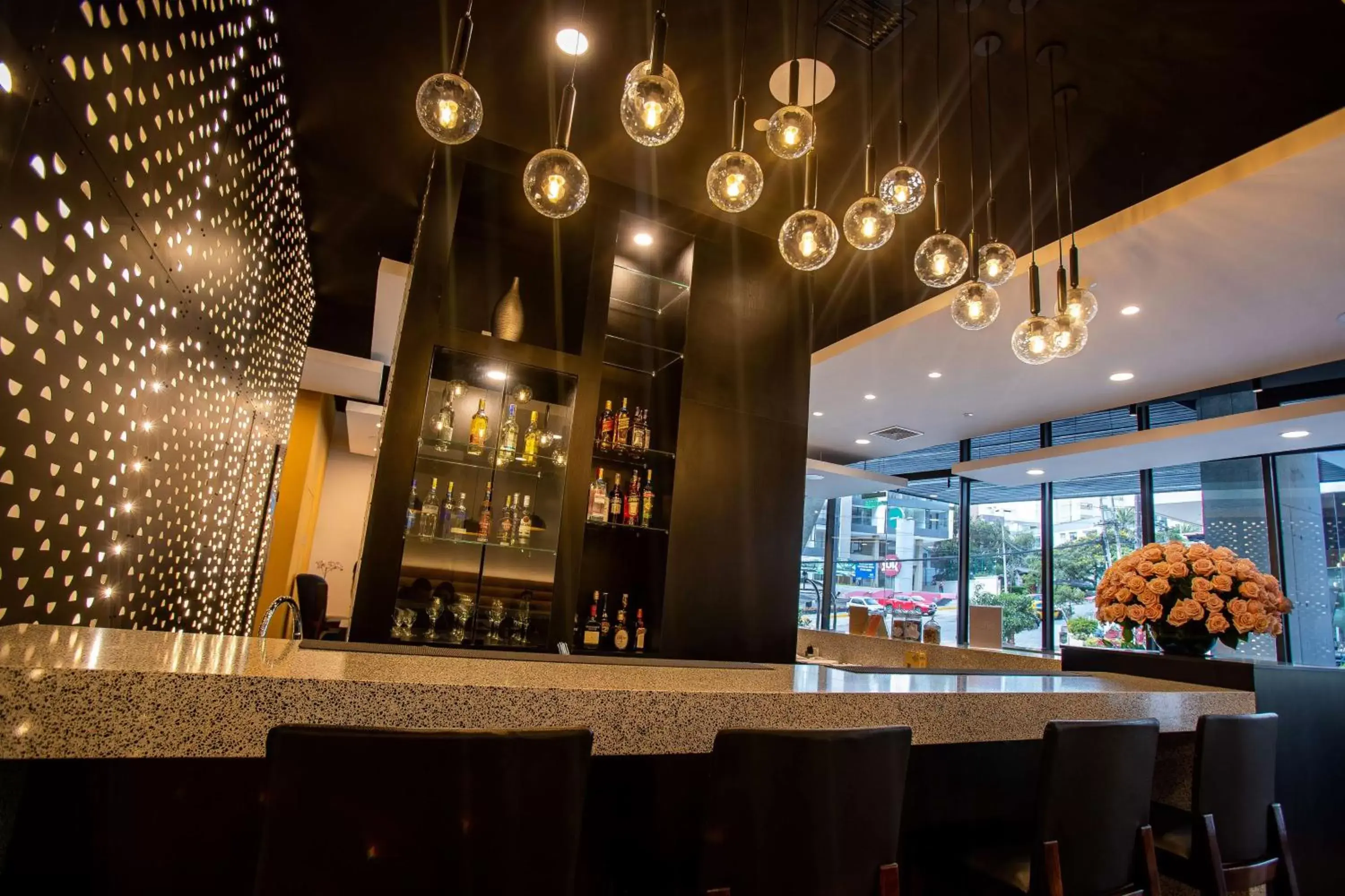 Lounge or bar, Lounge/Bar in Hampton By Hilton Quito La Carolina Park