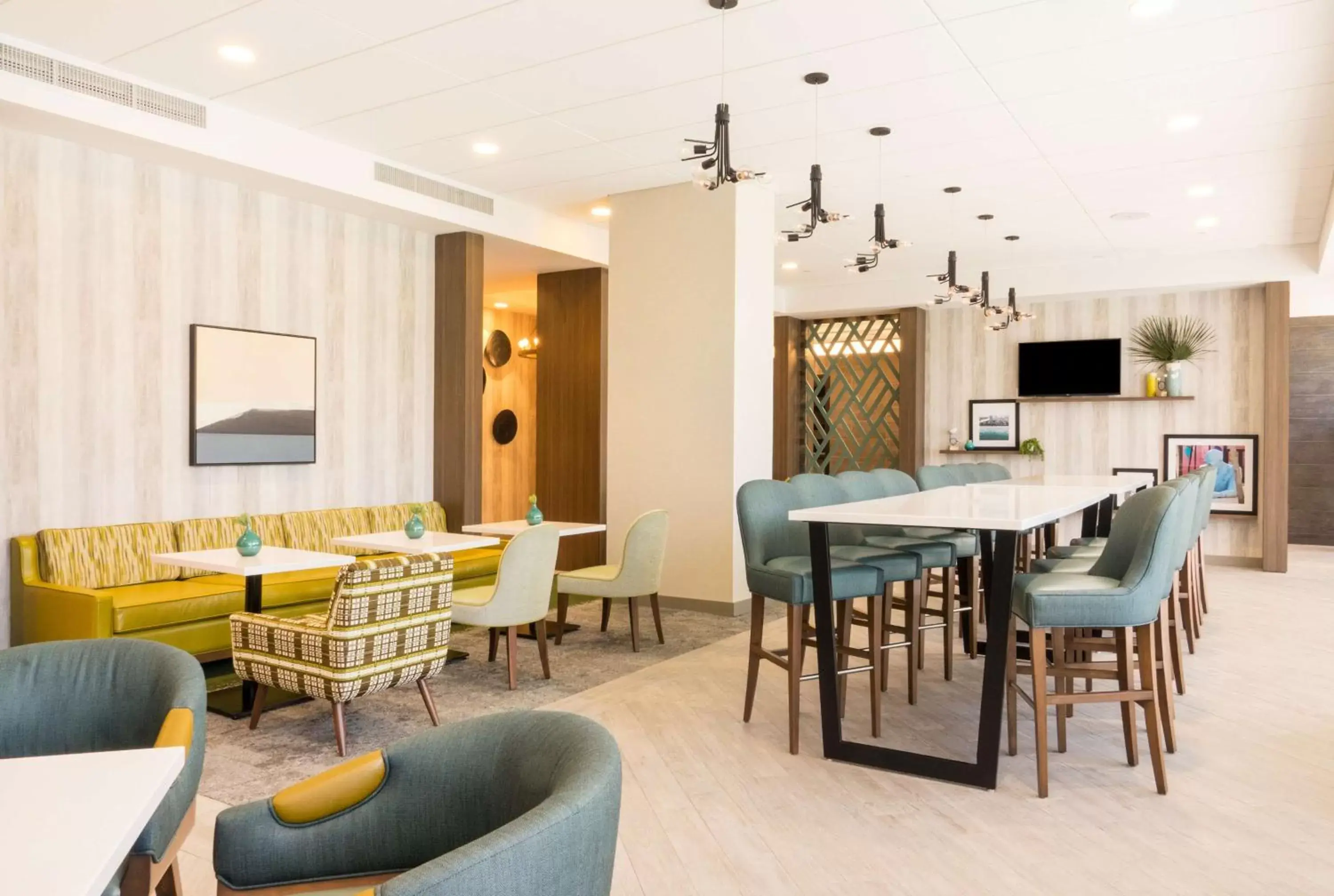 Breakfast, Restaurant/Places to Eat in Hampton Inn & Suites Miami Wynwood Design District, FL