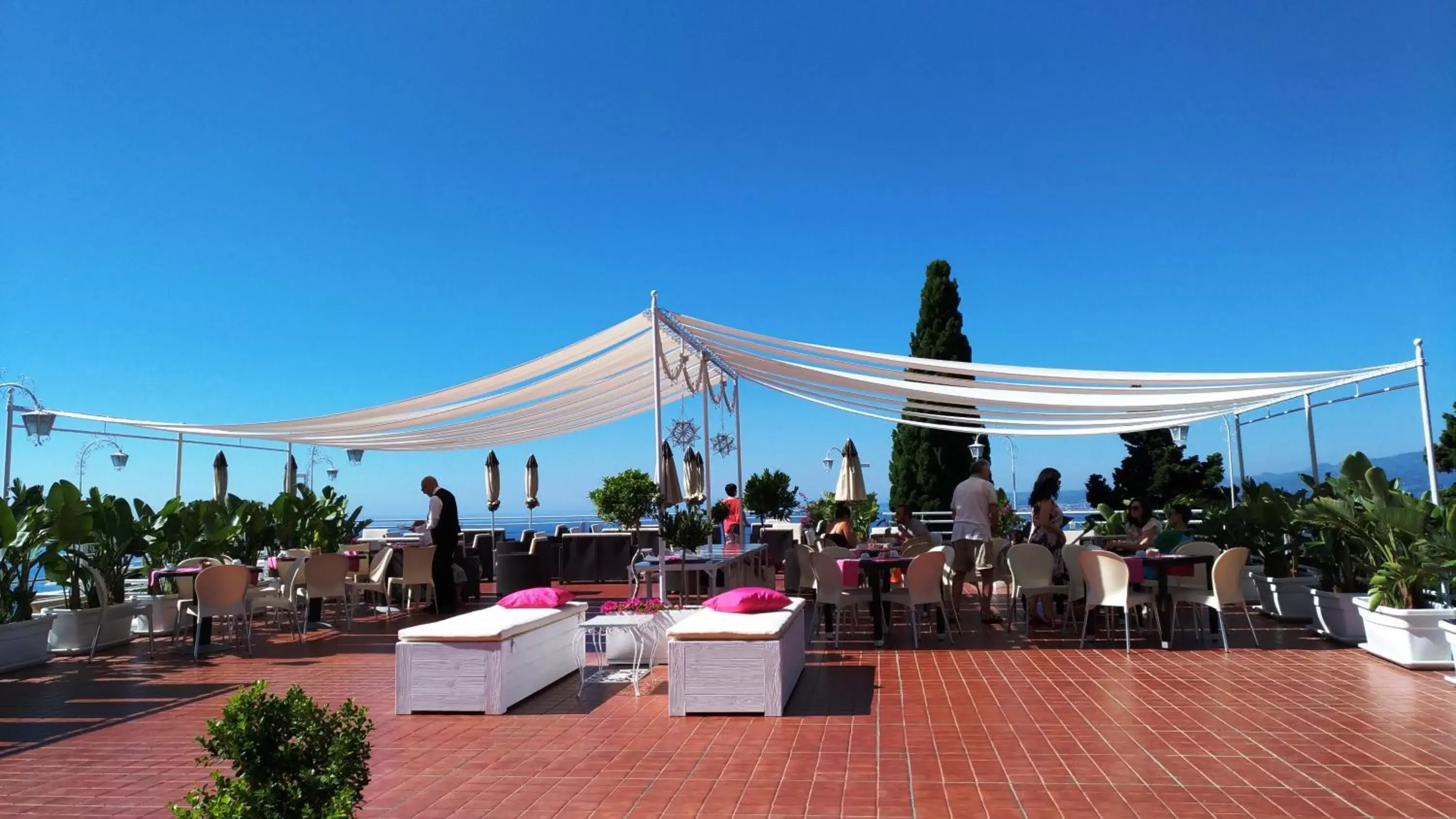 Restaurant/places to eat in Hotel Continental Restaurant/places to eat in Hotel Continental