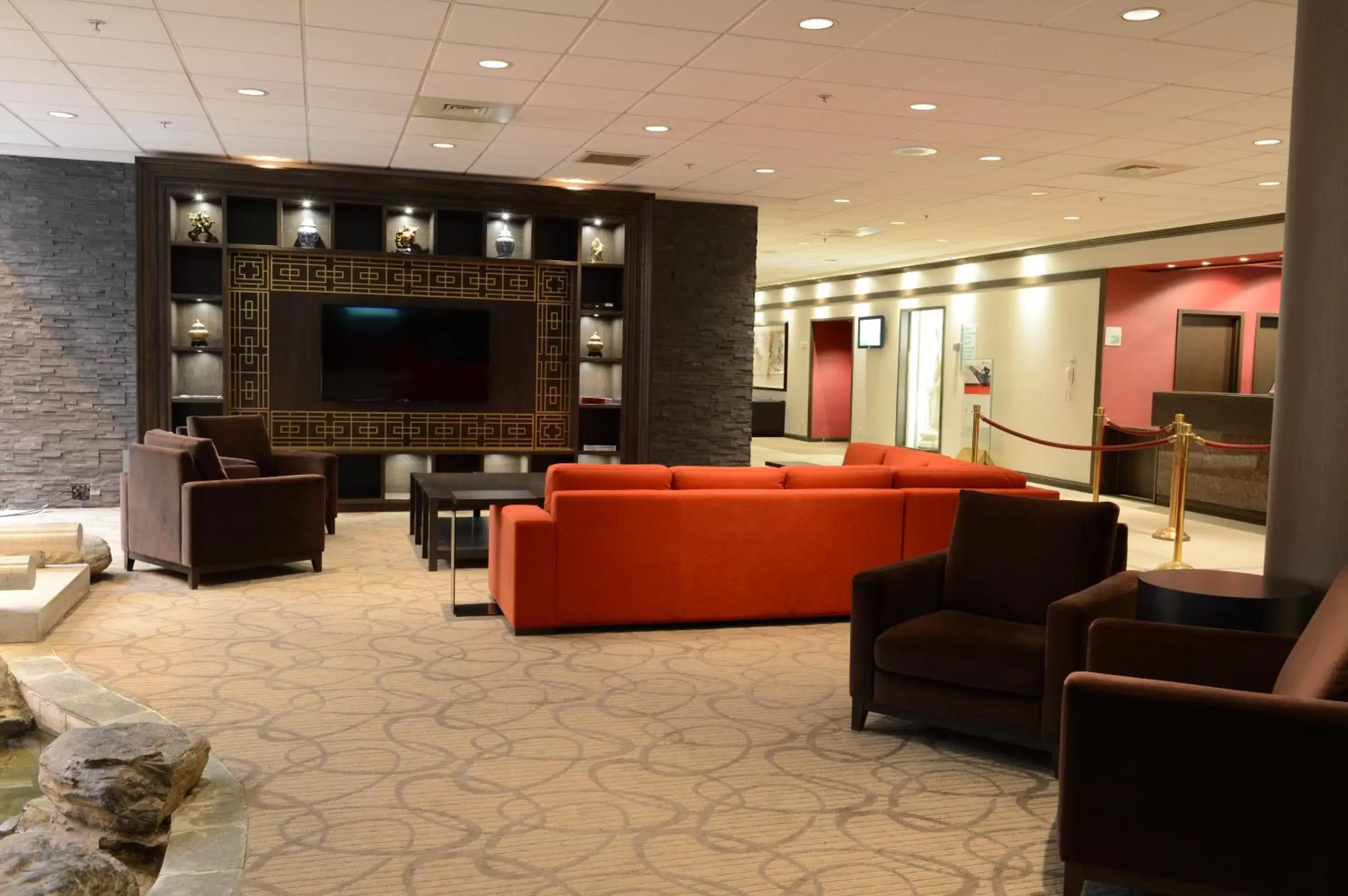 Property building, Lobby/Reception in Holiday Inn Montreal Centre Ville Downtown, an IHG Hotel