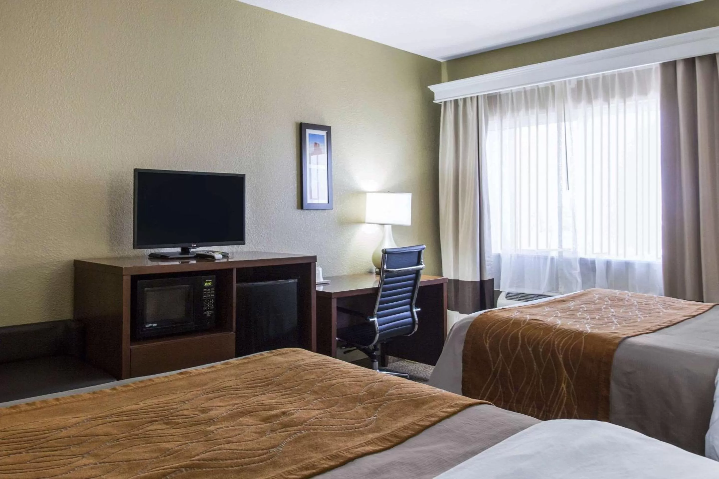 Photo of the whole room, Bed in Comfort Inn & Suites