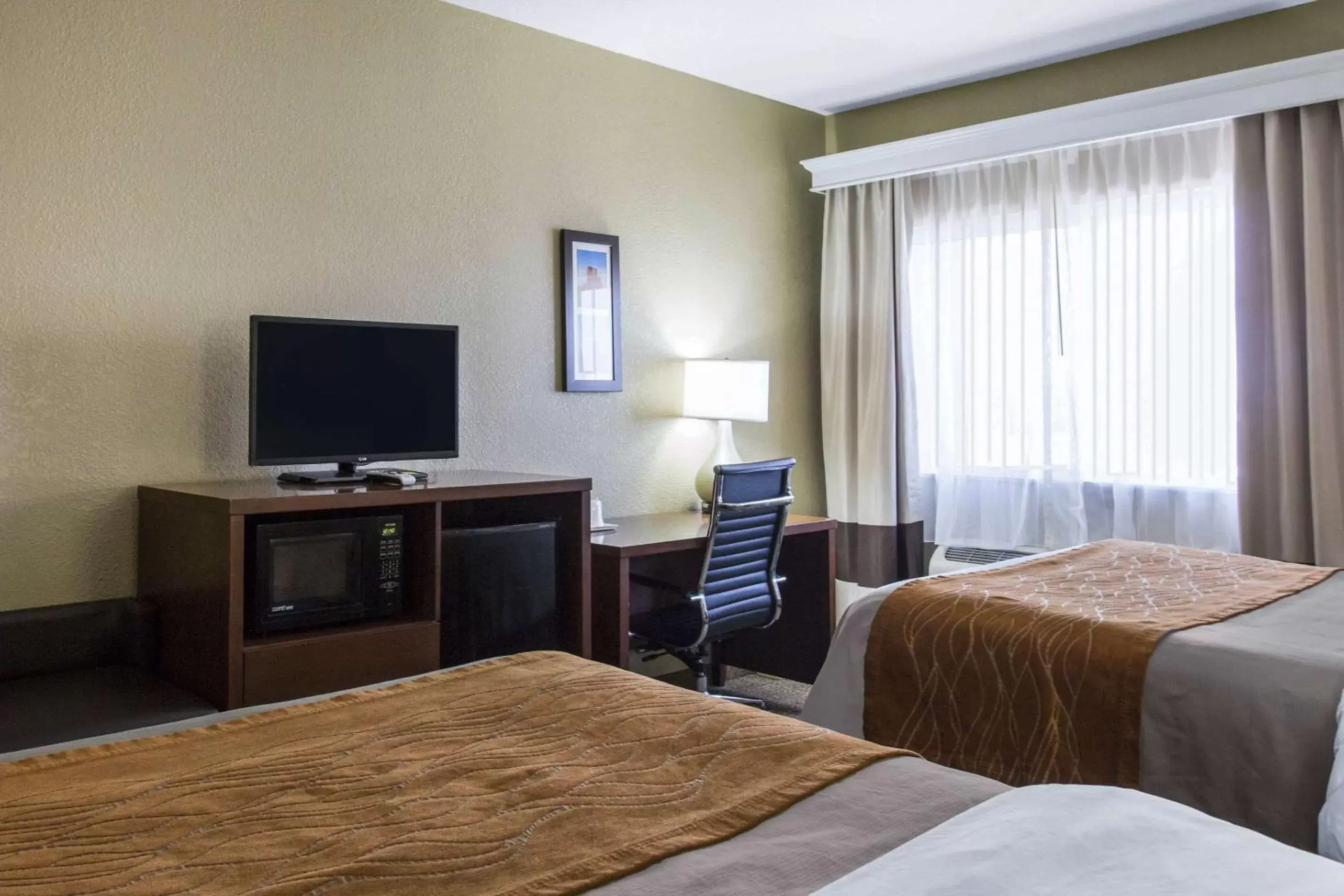 Photo of the whole room, TV/Entertainment Center in Comfort Inn & Suites Deming