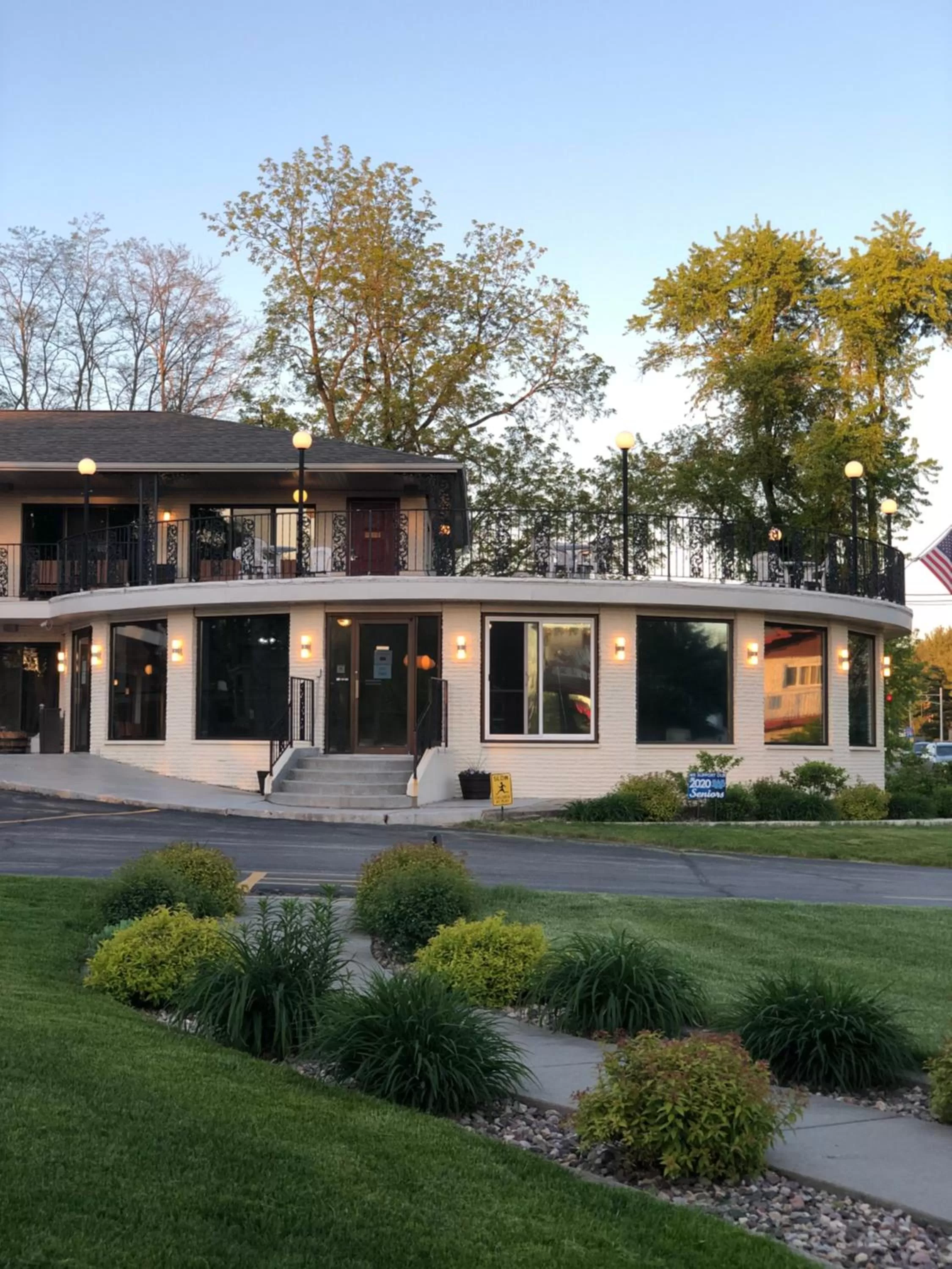 Property building in Amber's Inn and Suites