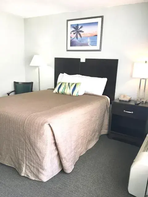 Bed in Ocean Plaza Motel Bed in Ocean Plaza Motel