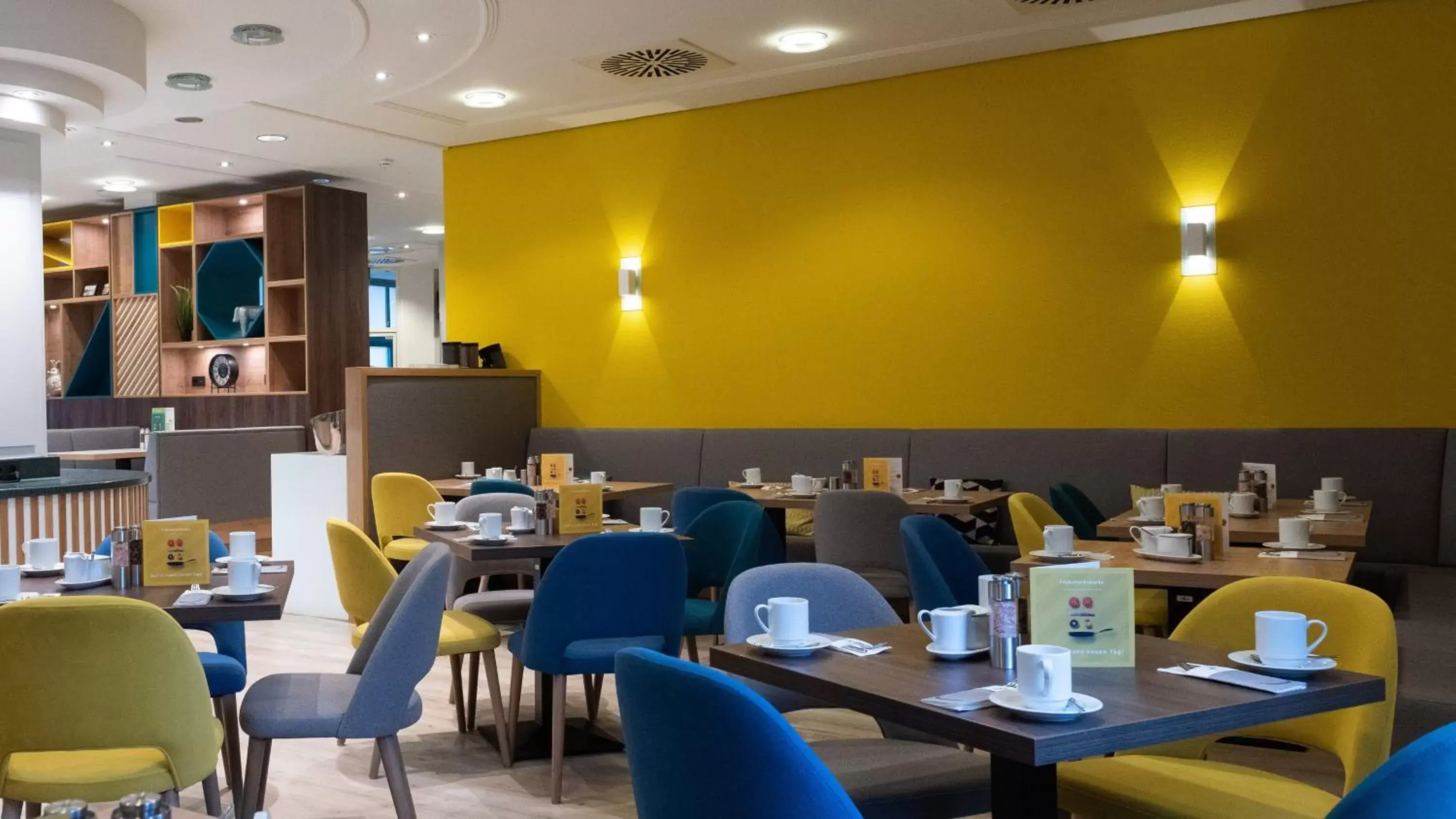 Breakfast, Restaurant/Places to Eat in Holiday Inn Essen City Centre, an IHG Hotel