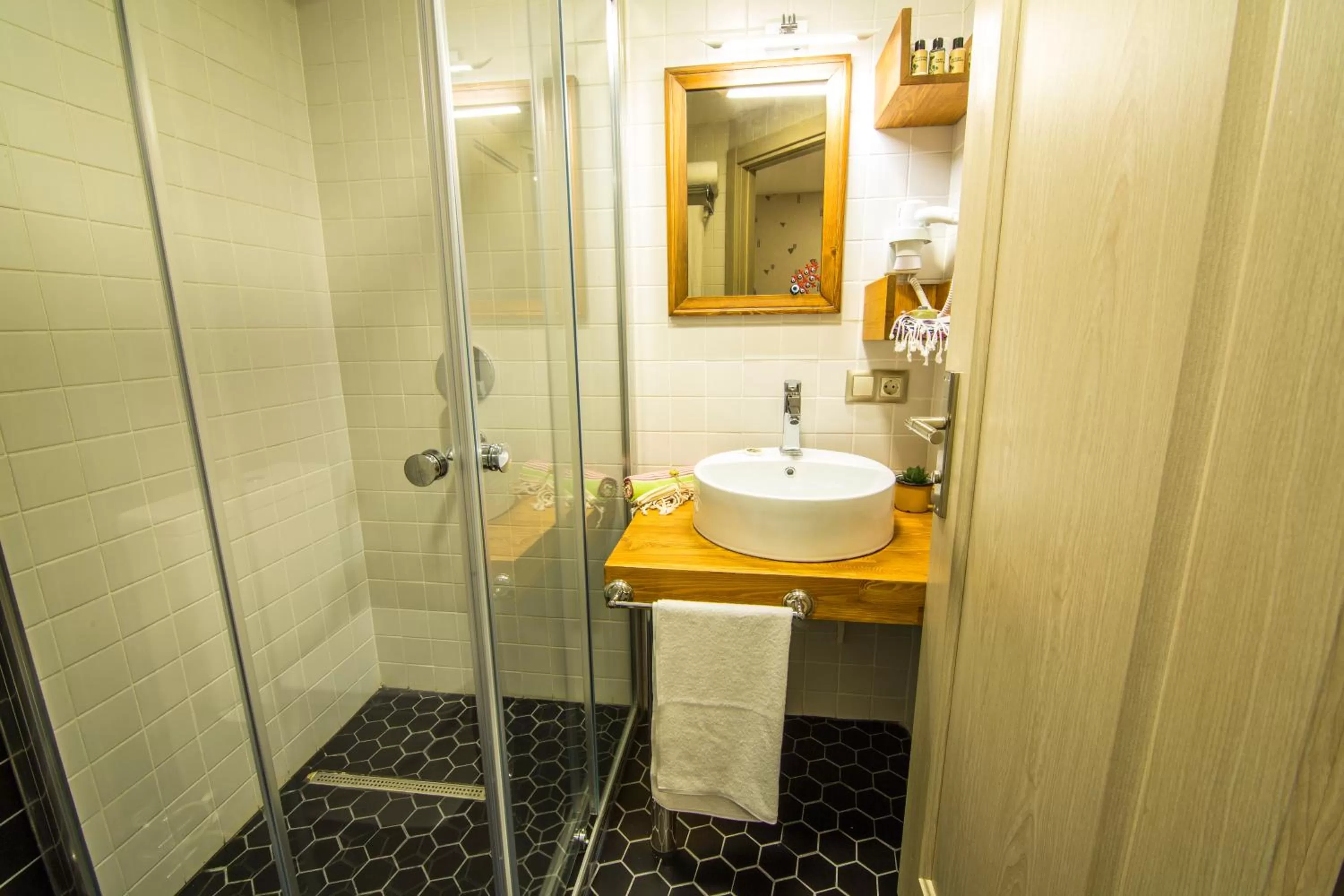 Bathroom in Kuzen Otel