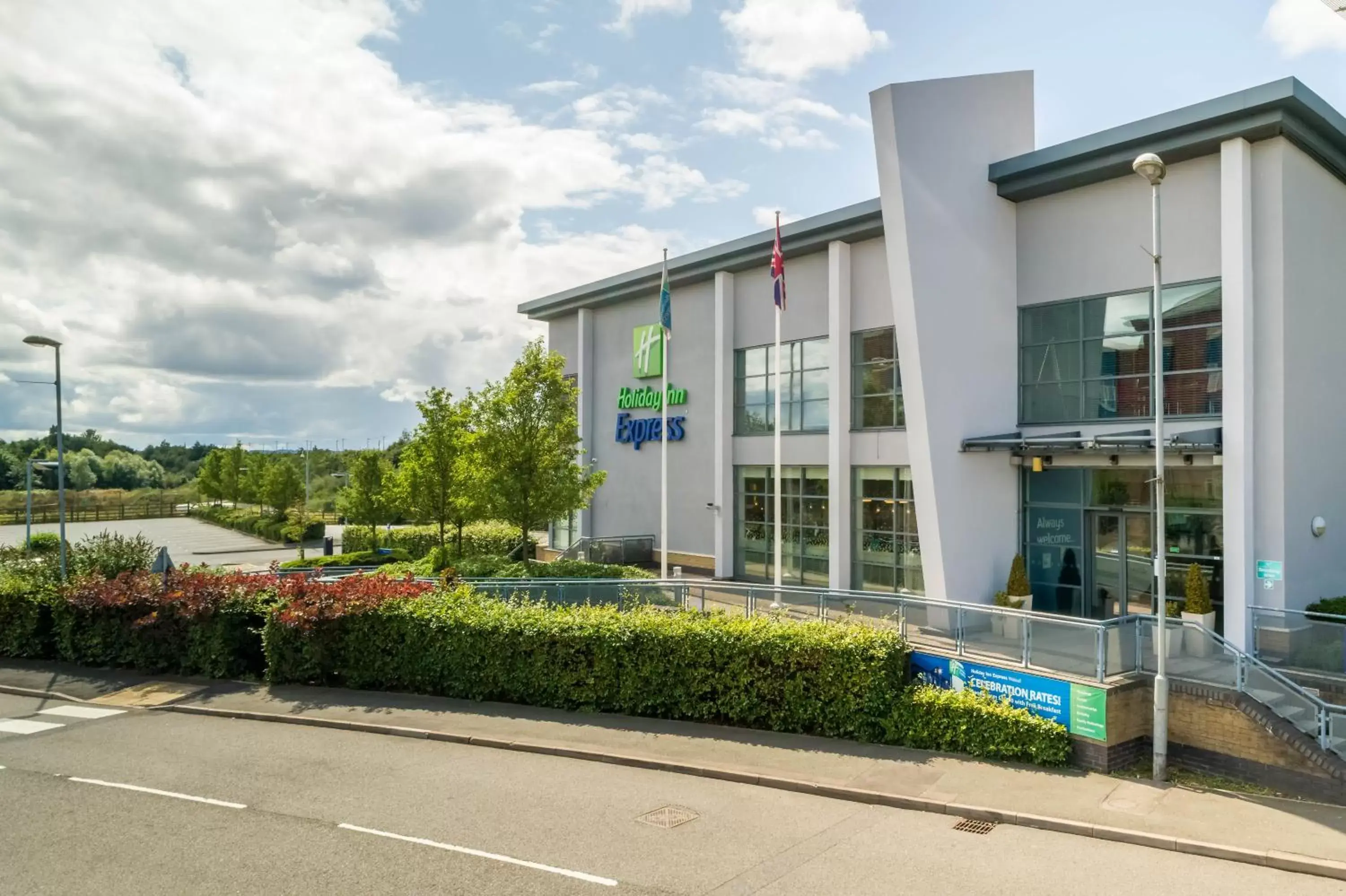 Property building in Holiday Inn Express Walsall M6, J10 by IHG Property building in Holiday Inn Express Walsall M6, J10 by IHG