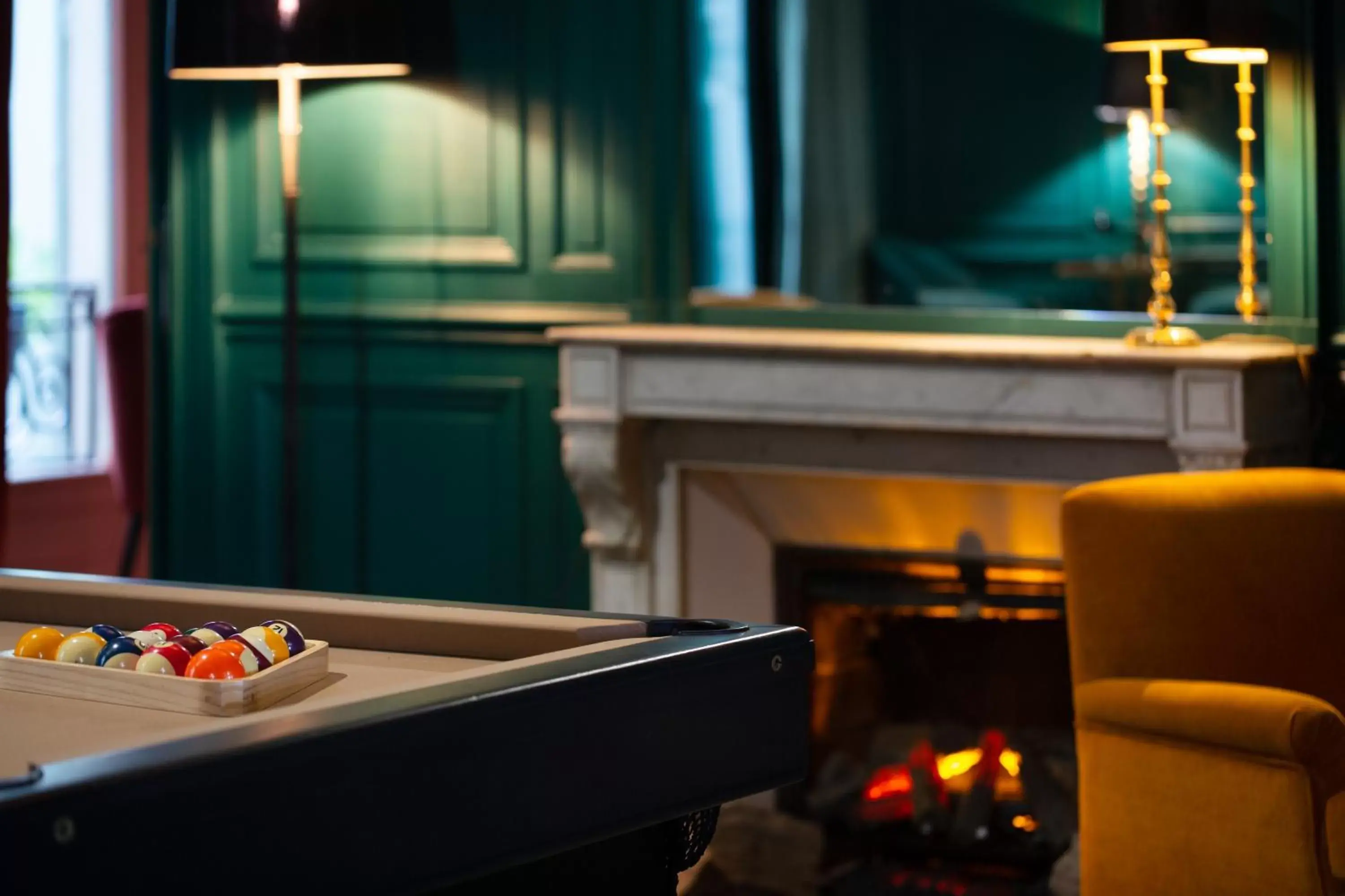 Lounge or bar, Billiards in Novotel Domaine de Maffliers