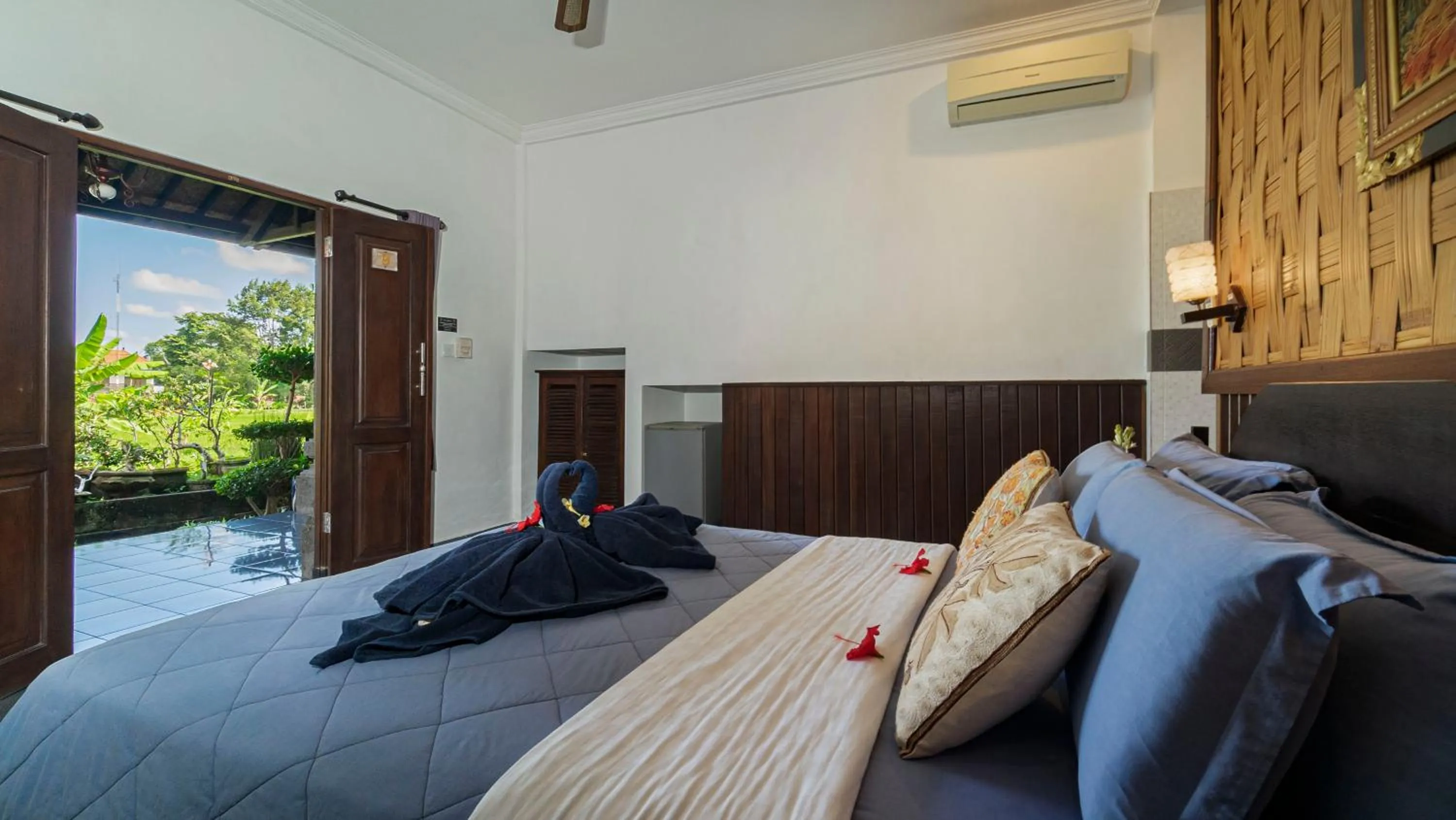 Photo of the whole room, Bed in Kun - Kun Guest House Ubud