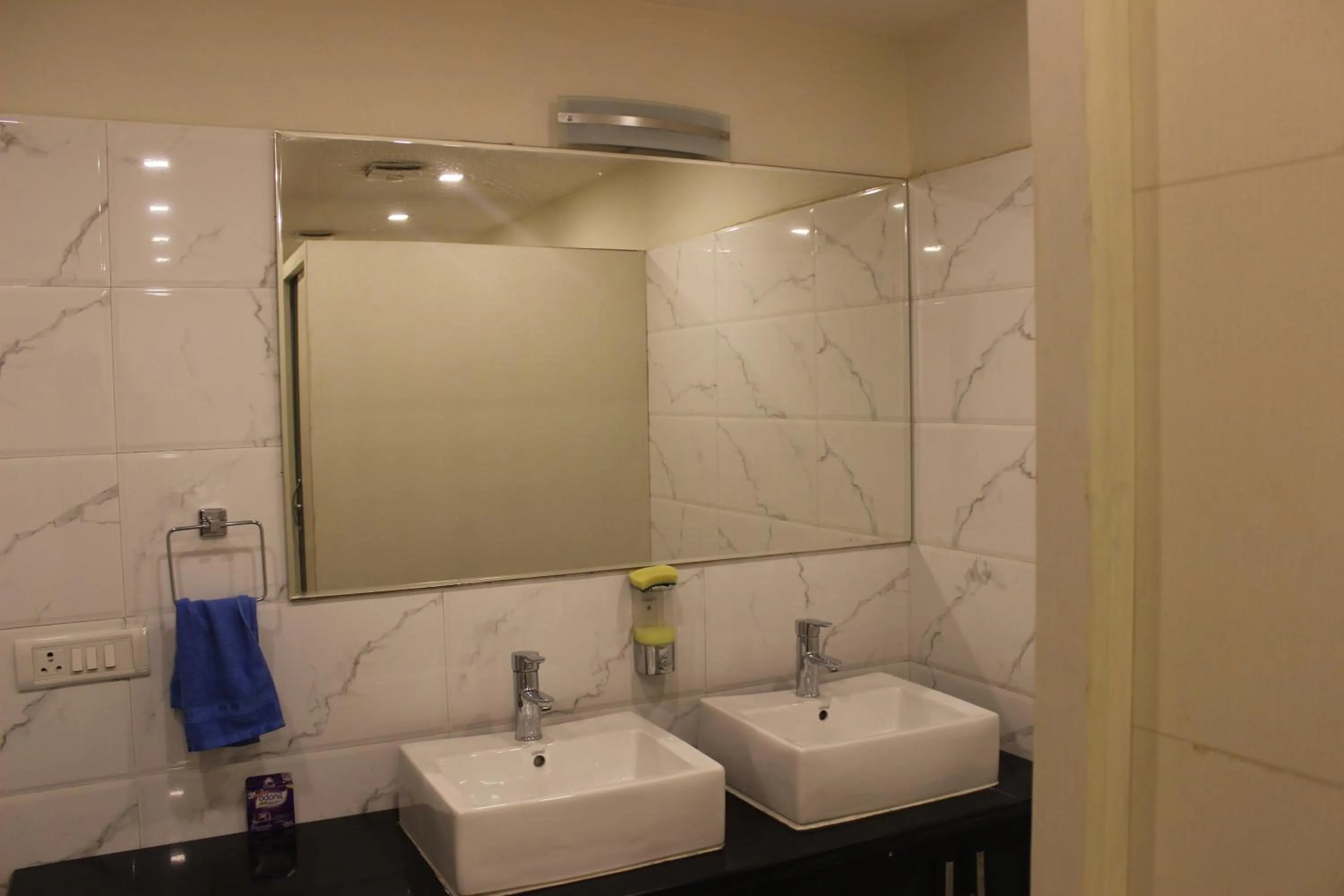 Bathroom in Joey's Hostel Delhi - 20 mins from Railway Station