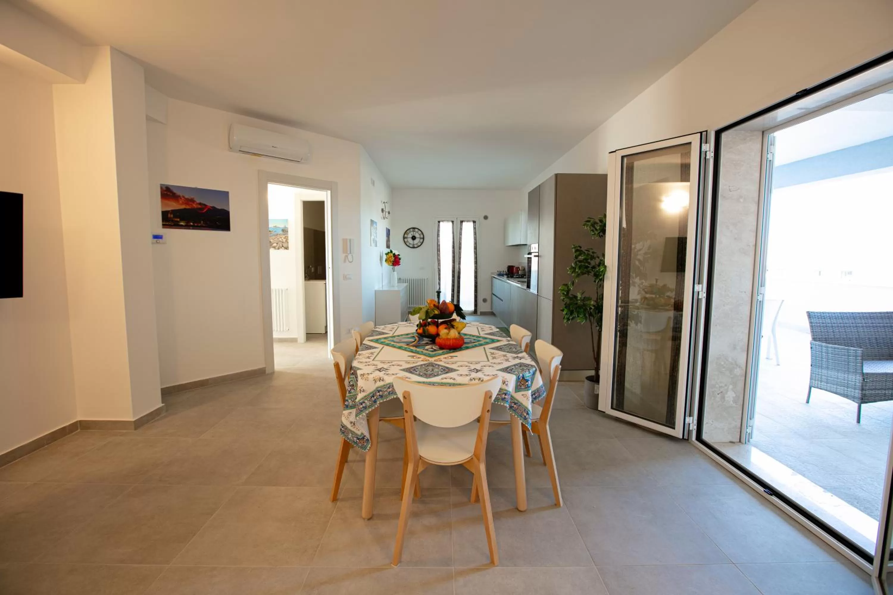 Kitchen or kitchenette, Dining Area in Etnamare Brucoli