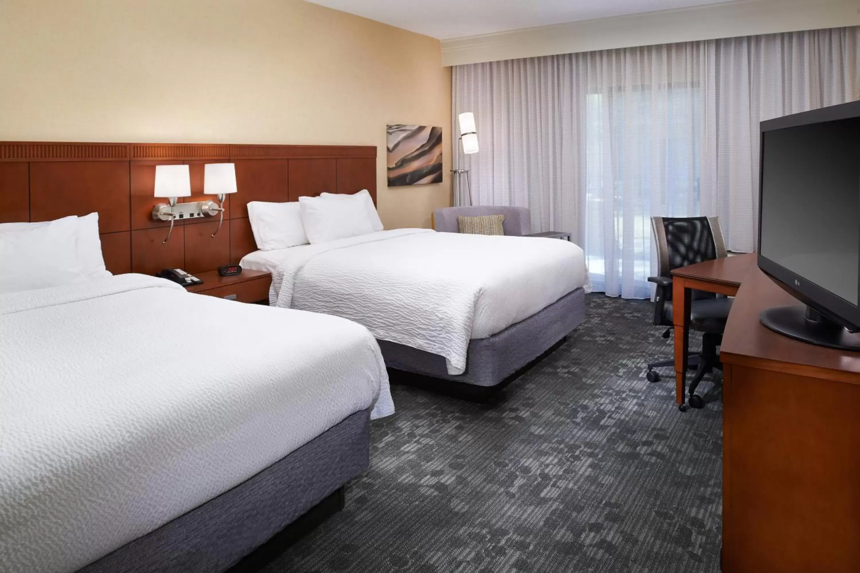 Photo of the whole room, Bed in Courtyard by Marriott Detroit Livonia