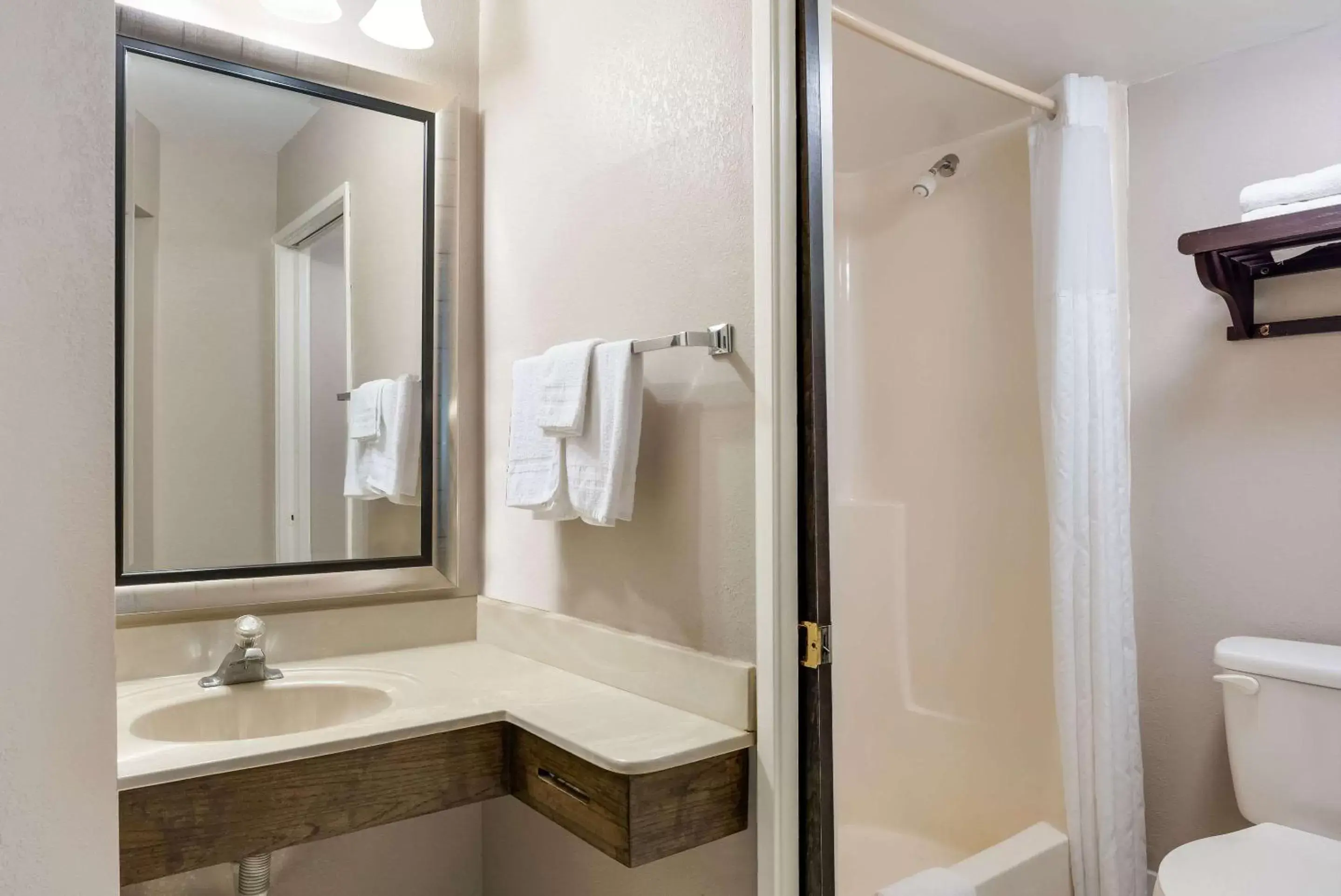 Bathroom in Rodeway Inn