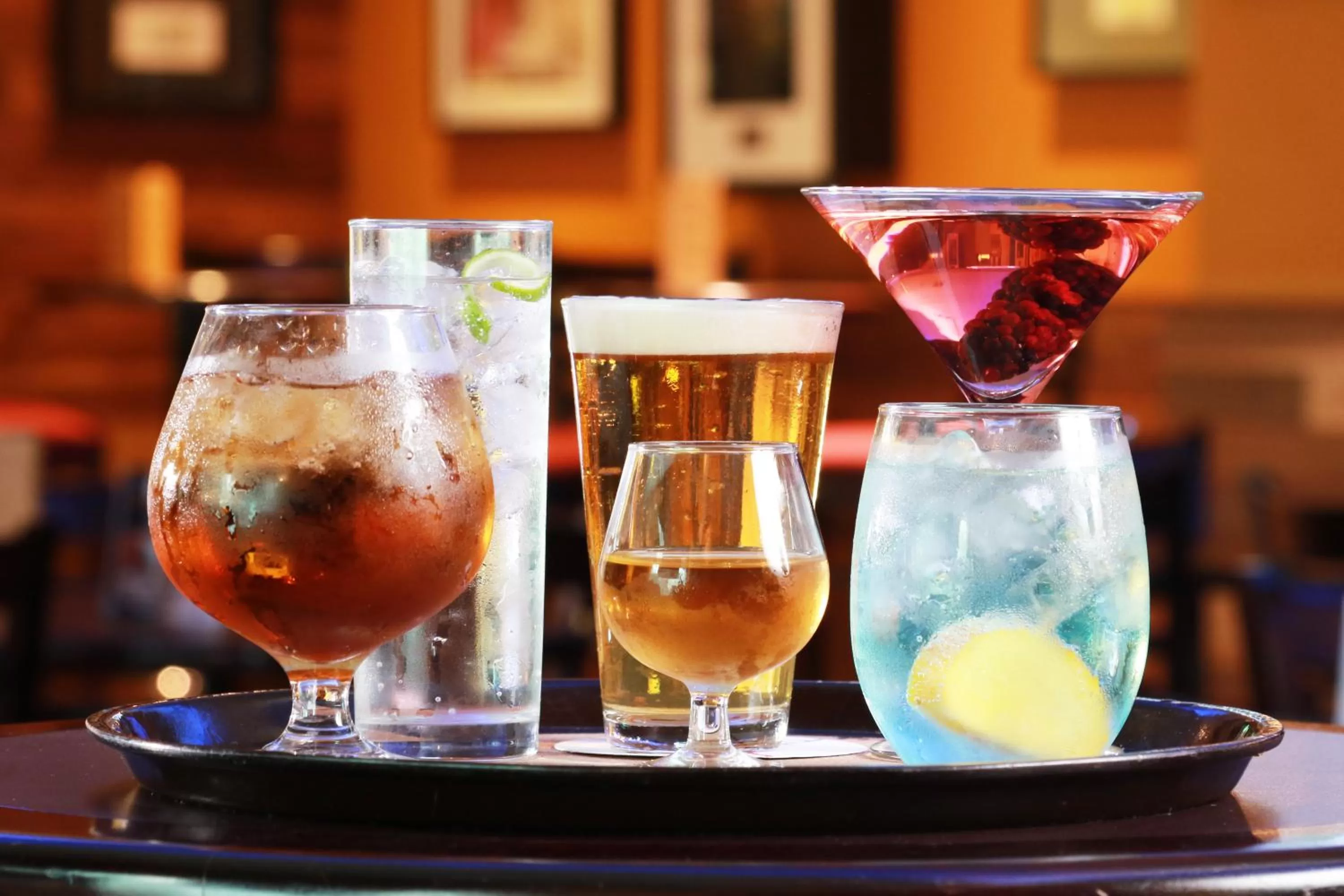 Lounge or bar in Holiday Inn & Suites Plaza Mayor by IHG