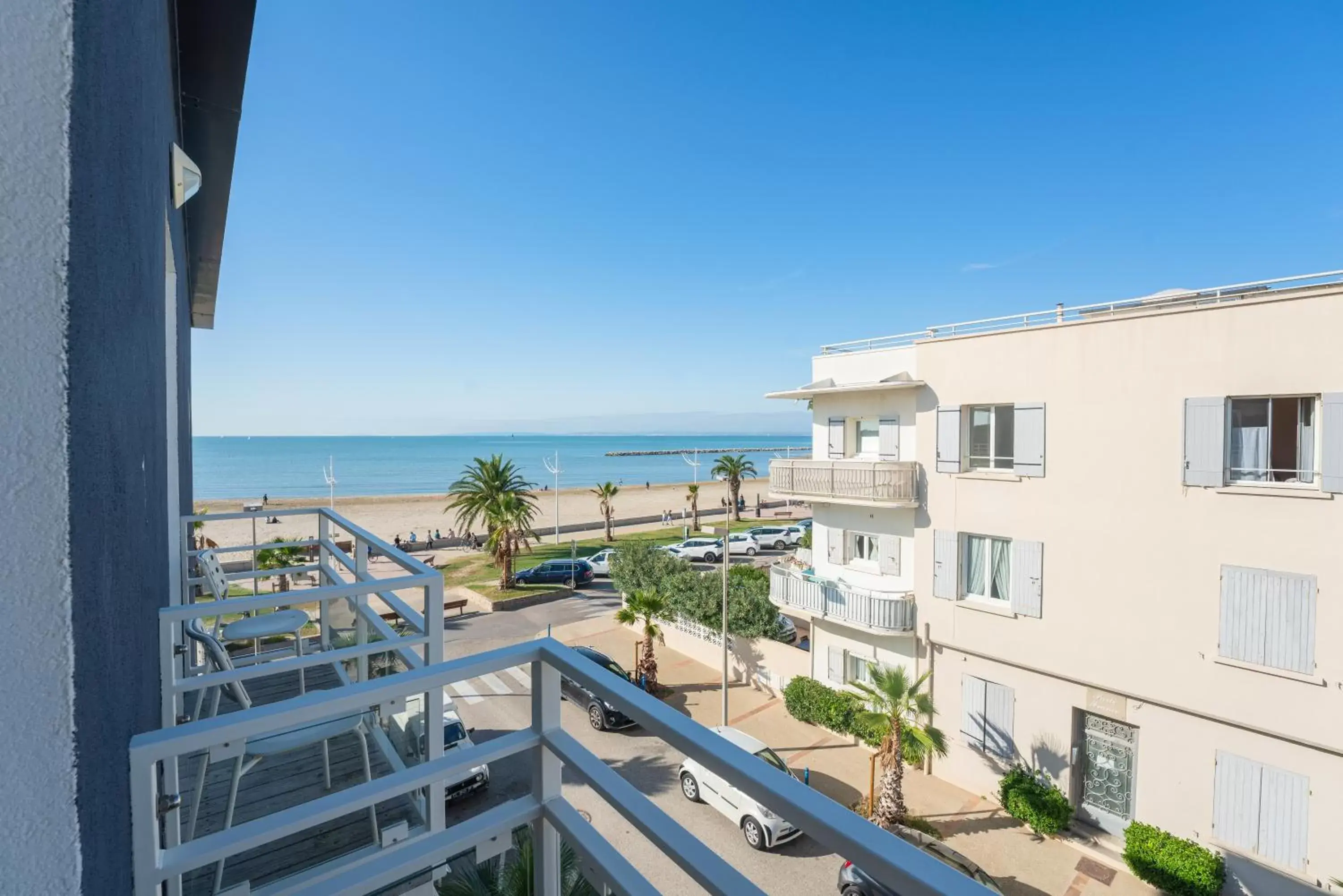 Property building, Balcony/Terrace in Hôtel Café Miramar