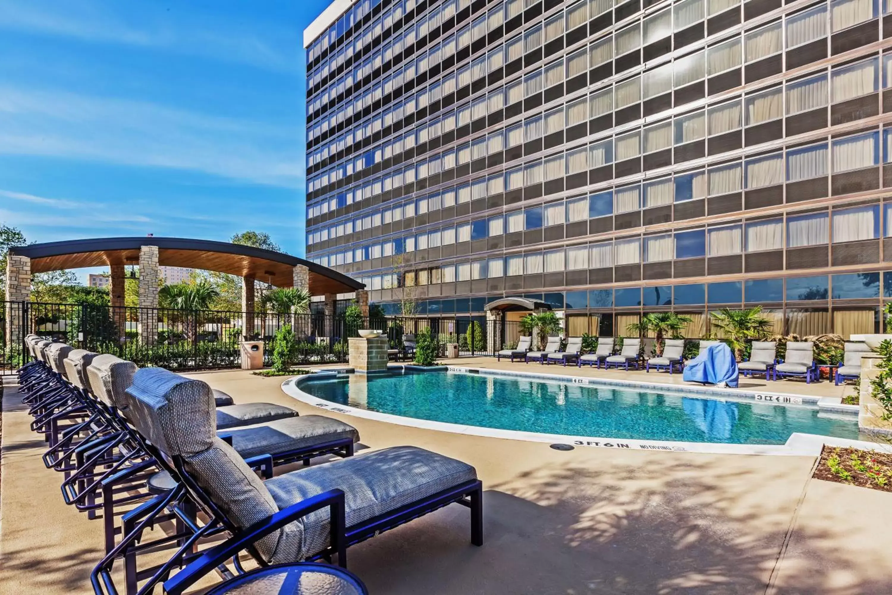 Patio, Swimming Pool in Hilton Waco