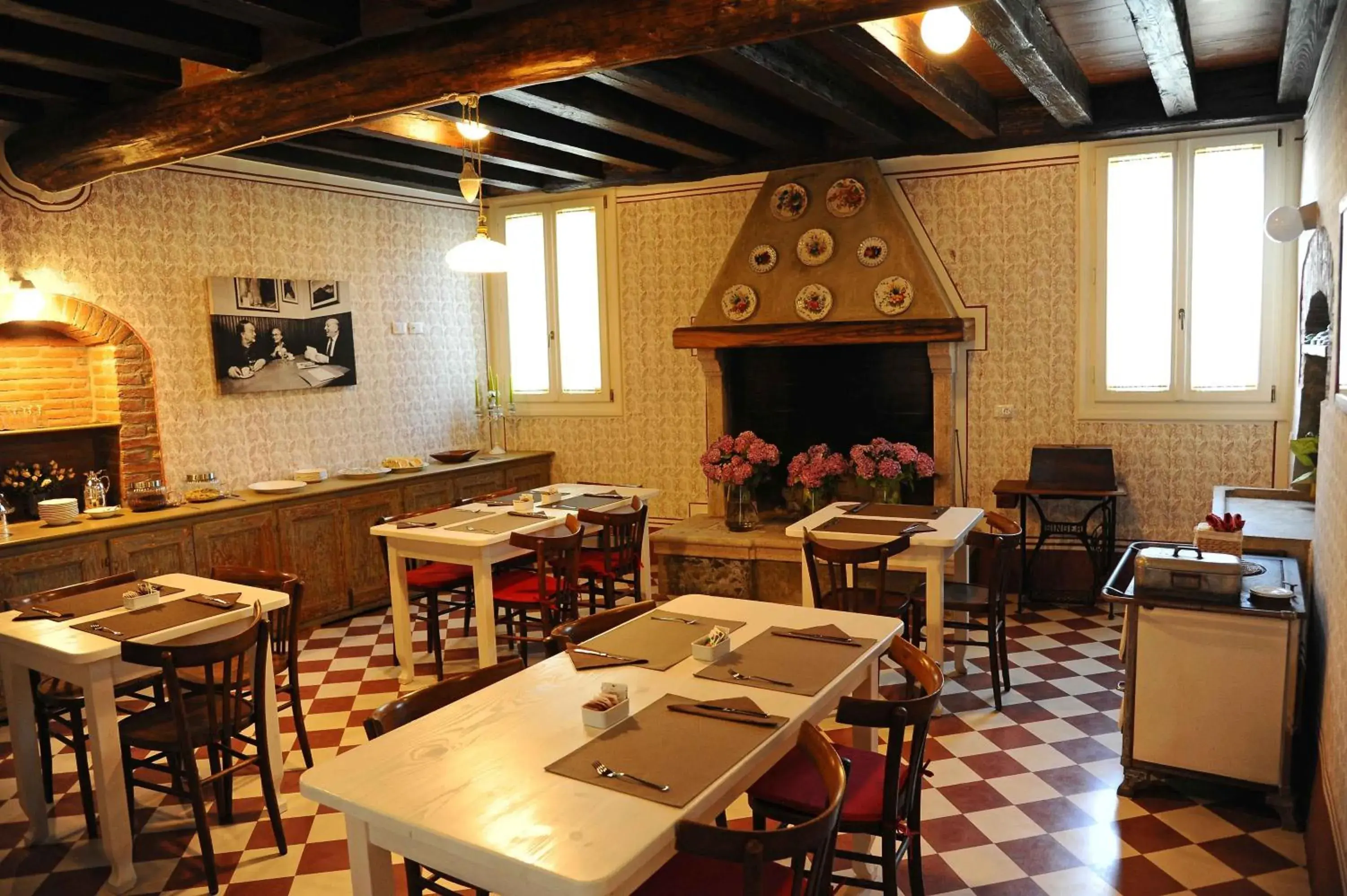 Restaurant/Places to Eat in Hotel Albergo al Sole