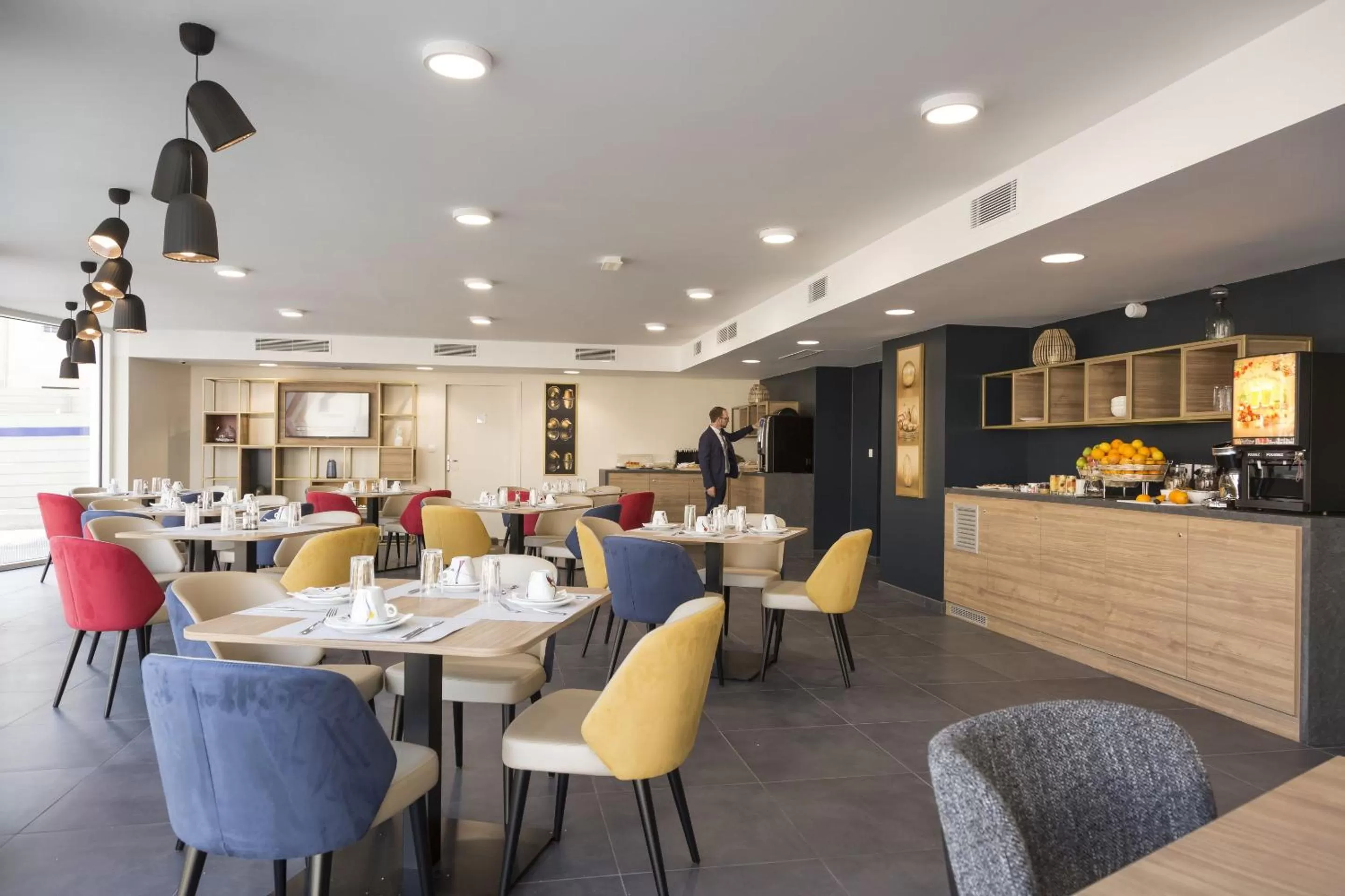 Buffet breakfast in Appart'hôtel Odalys City - Le Mans Centre Palais des Congrès