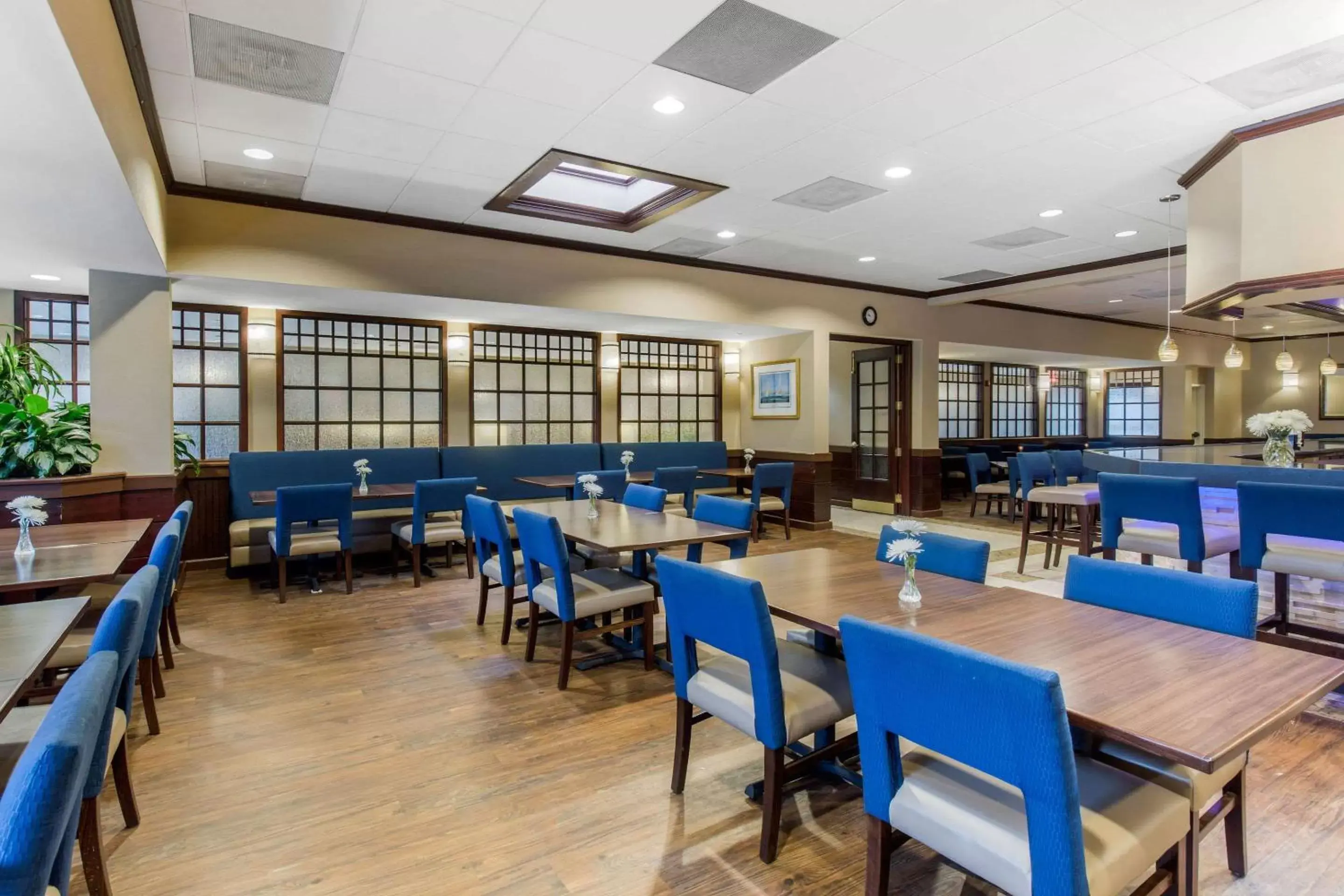 Restaurant/Places to Eat in Comfort Inn Conference Center Bowie