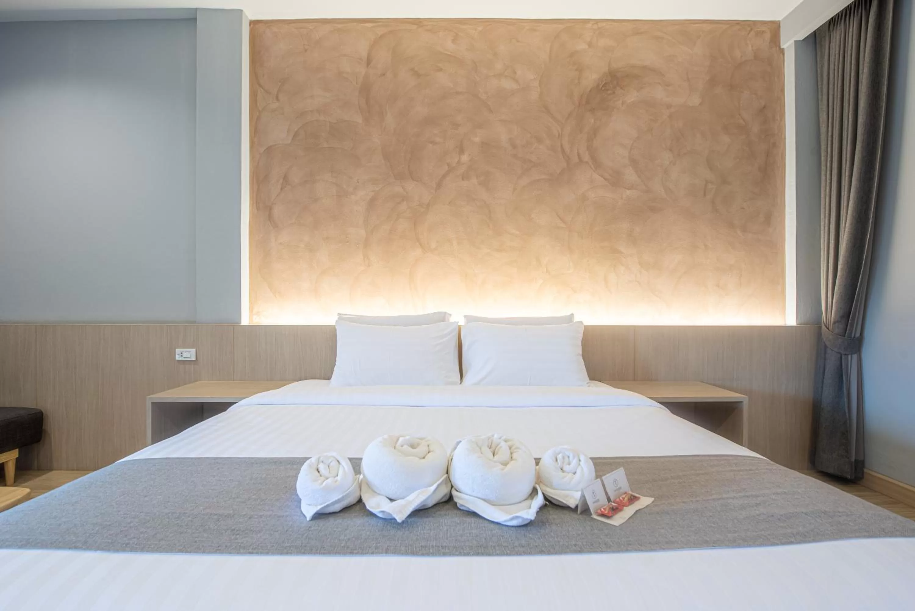 Bed in Tarnsiri Boutique Resort