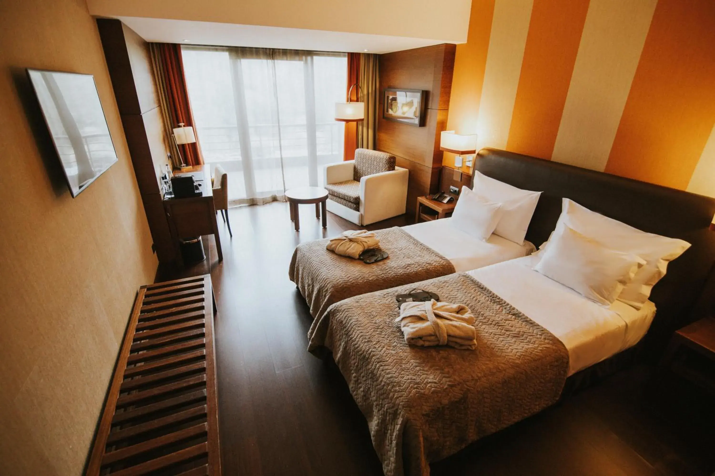 Restaurant/places to eat, Bed in H2otel Congress & Medical SPA Restaurant/places to eat, Bed in H2otel Congress & Medical SPA