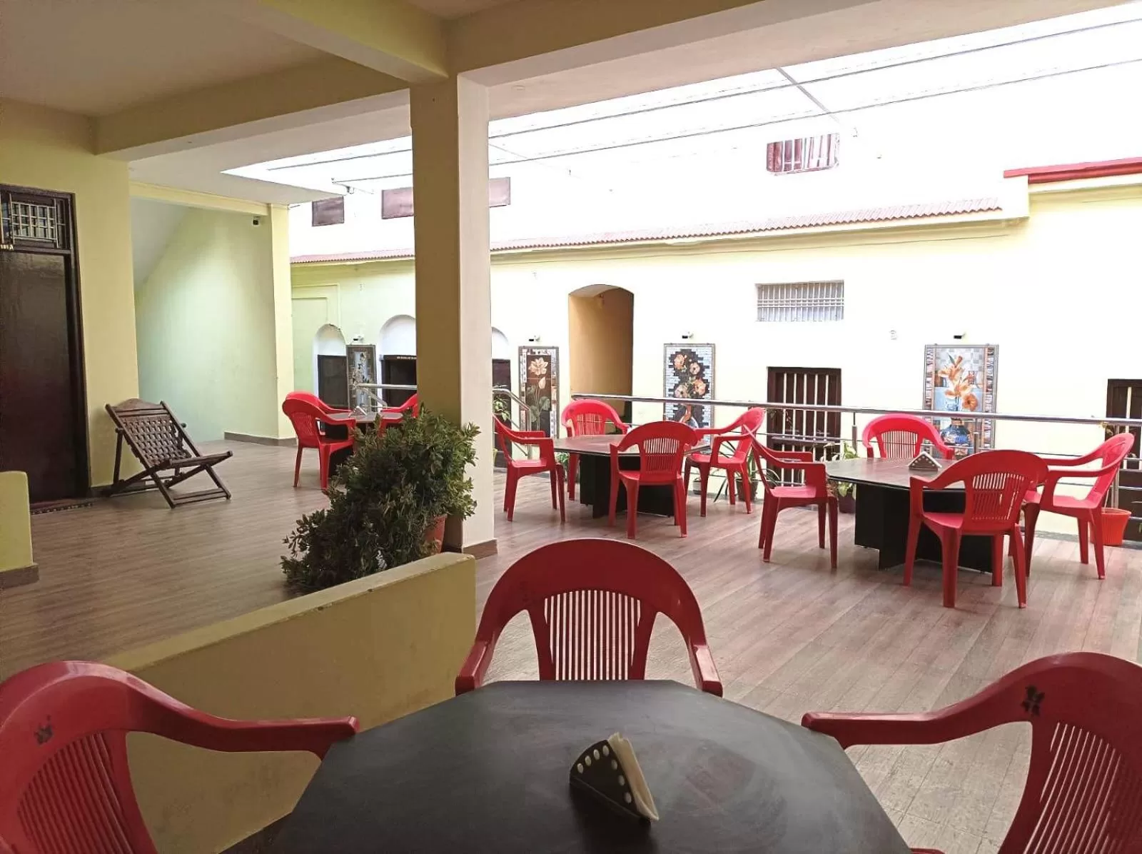 Communal lounge/ TV room in Foreigners Inn