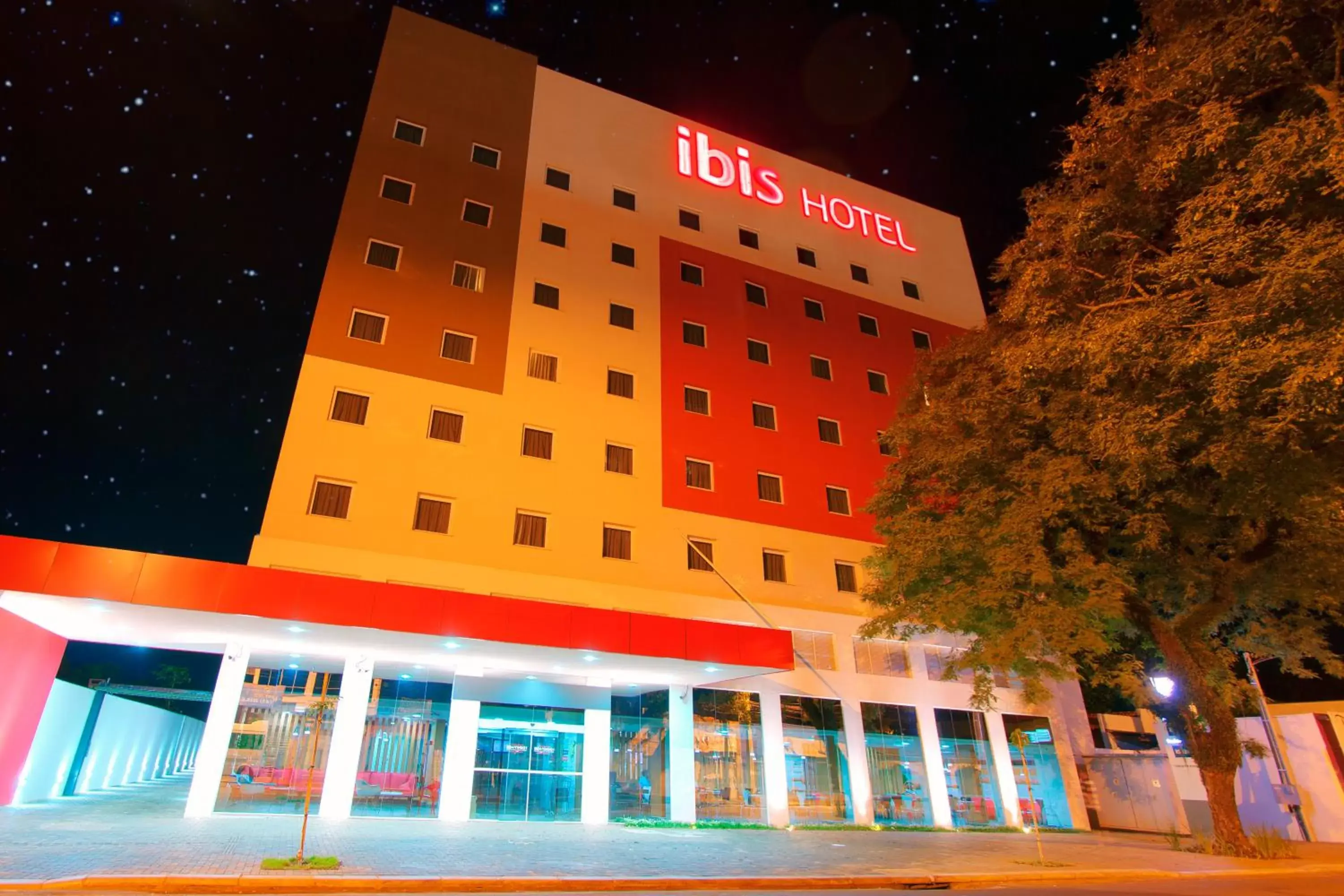 Facade/entrance in ibis Cascavel Facade/entrance in ibis Cascavel