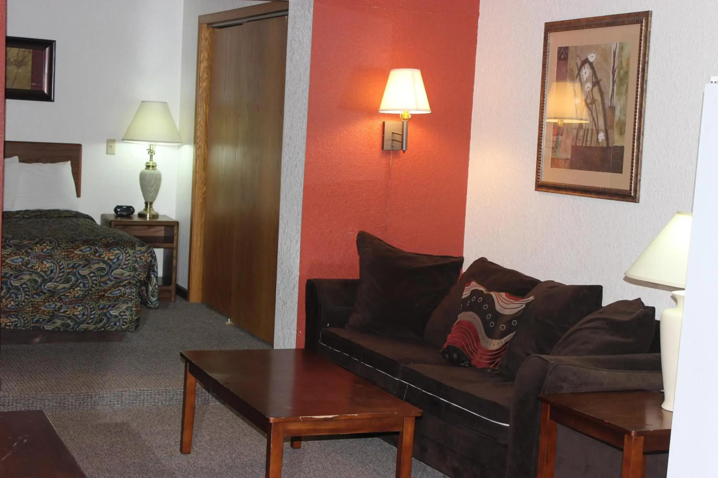 Living room, Seating Area in Americas Best Value Inn Grand Forks