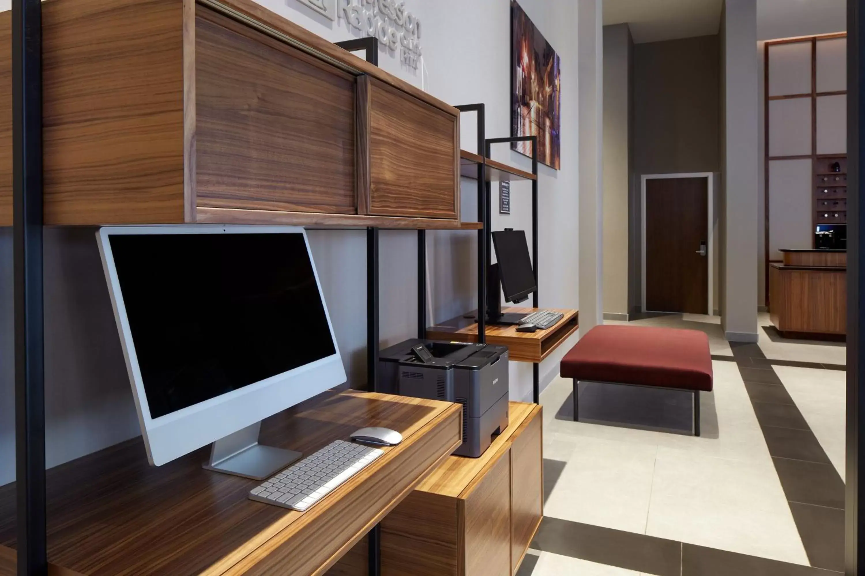 Business facilities, TV/Entertainment Center in Residence Inn by Marriott Montreal Midtown
