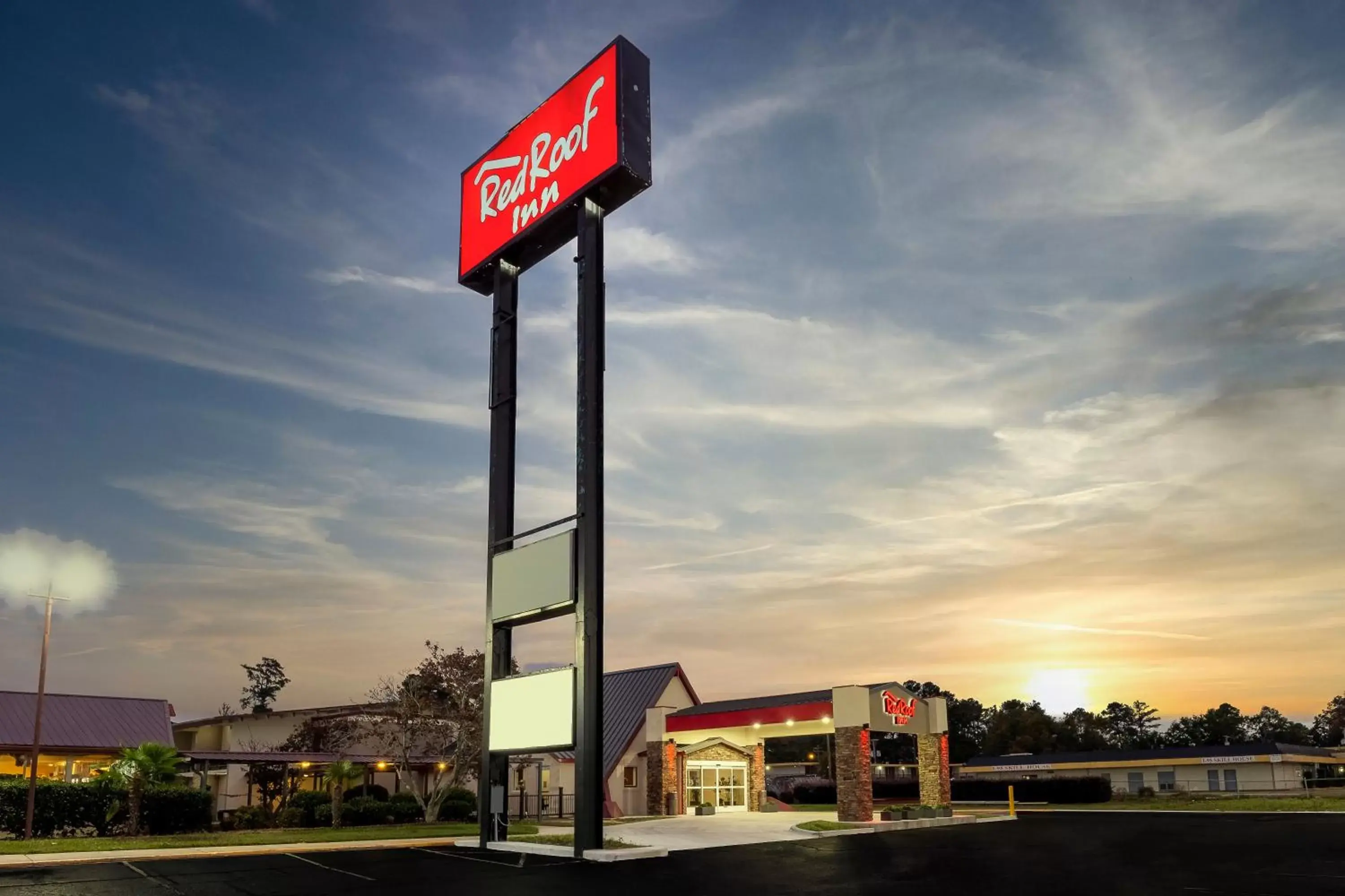 Property Building in Red Roof Inn Lumberton