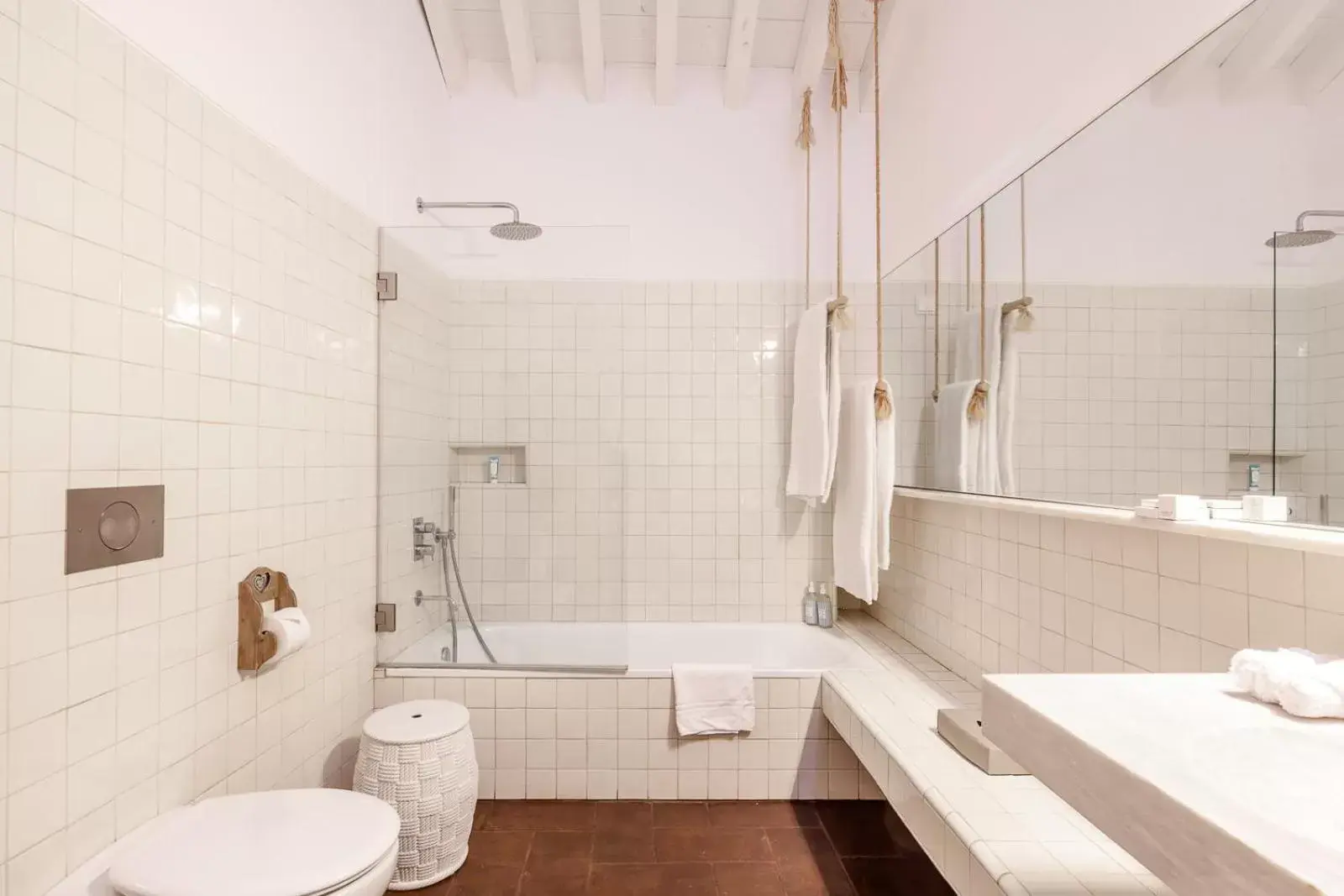 Bathroom in Torre de Palma Wine Hotel - Design Hotels