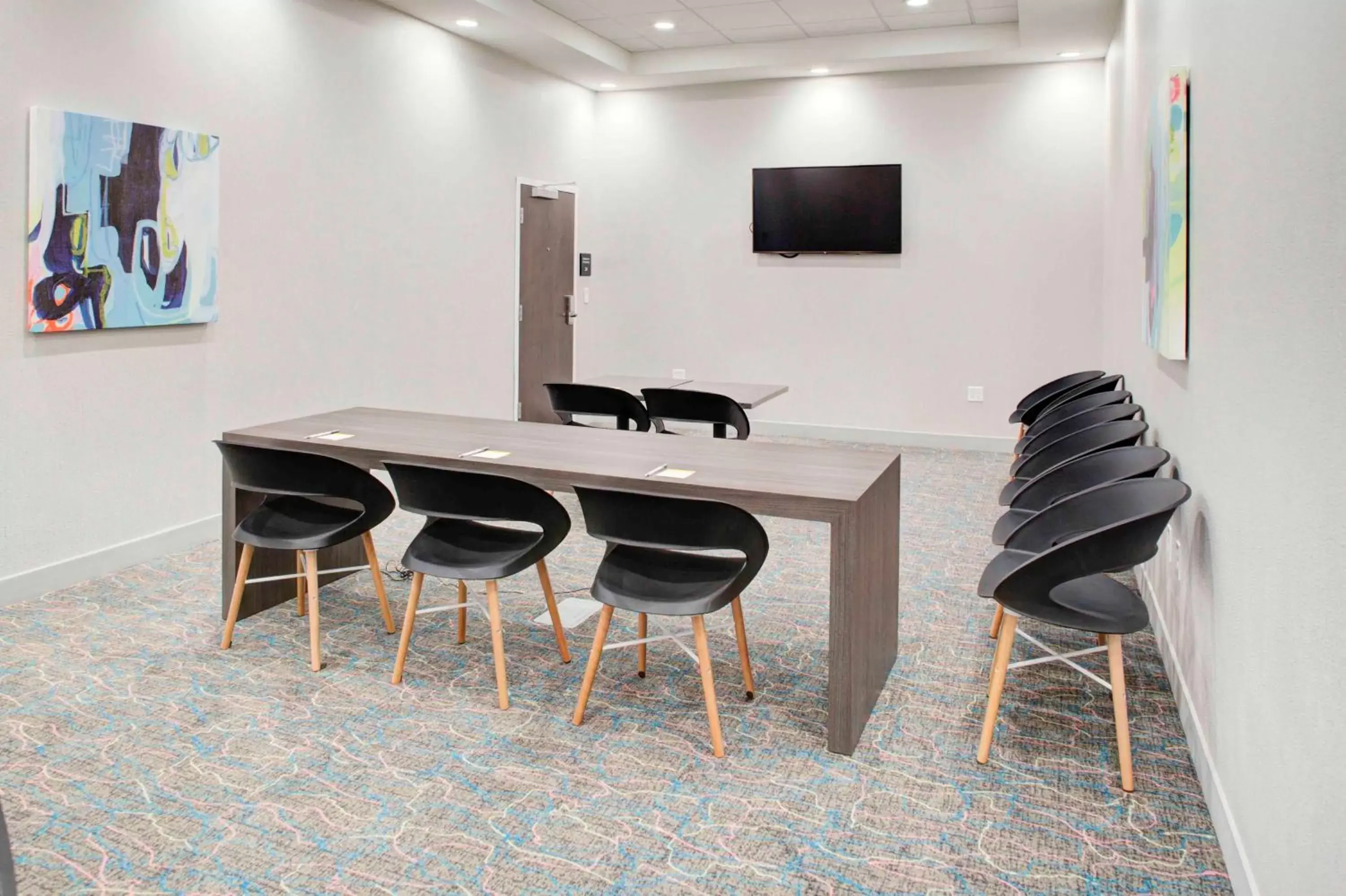 Meeting/conference room, TV/Entertainment Center in Hampton Inn Suites Flagstaff East