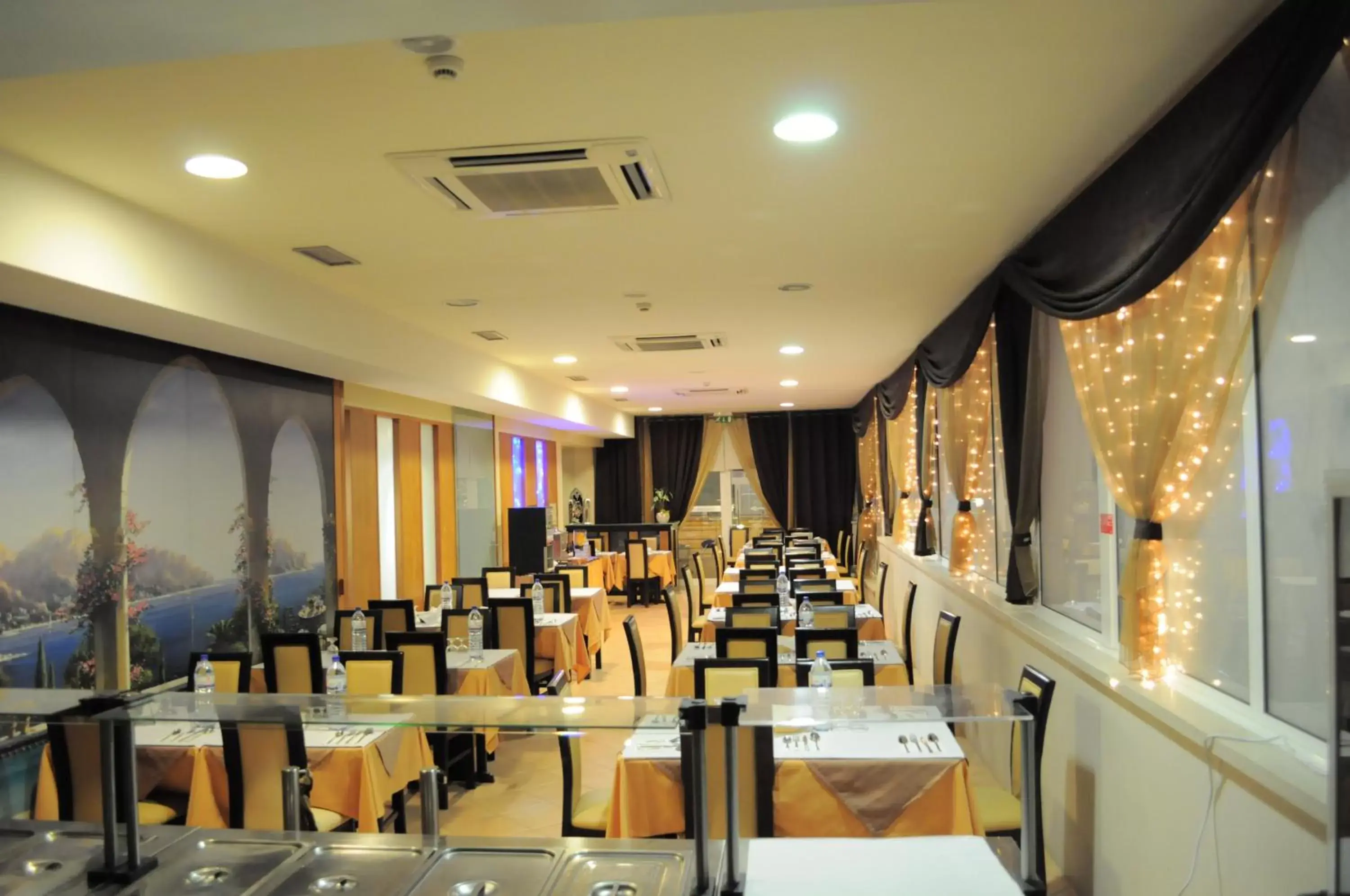 Restaurant/Places to Eat in Hotel Aleluia