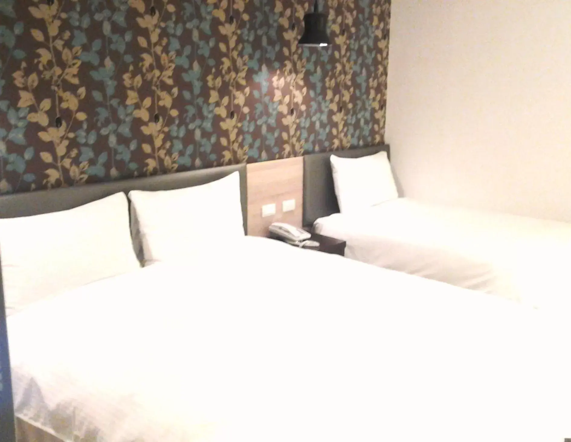 Bed in Queens Hotel II