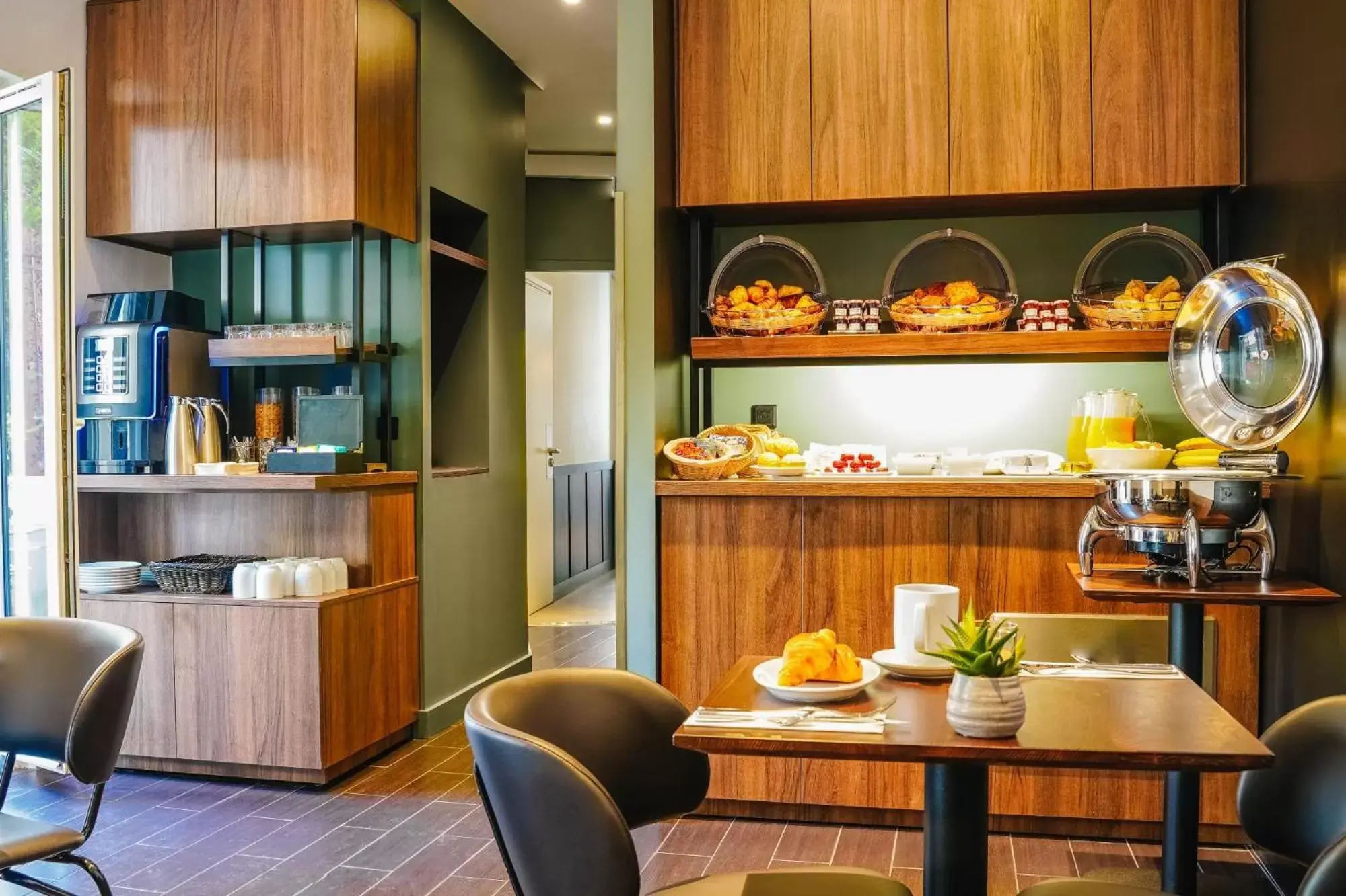 Breakfast, Restaurant/Places to Eat in Timhotel Tour Eiffel